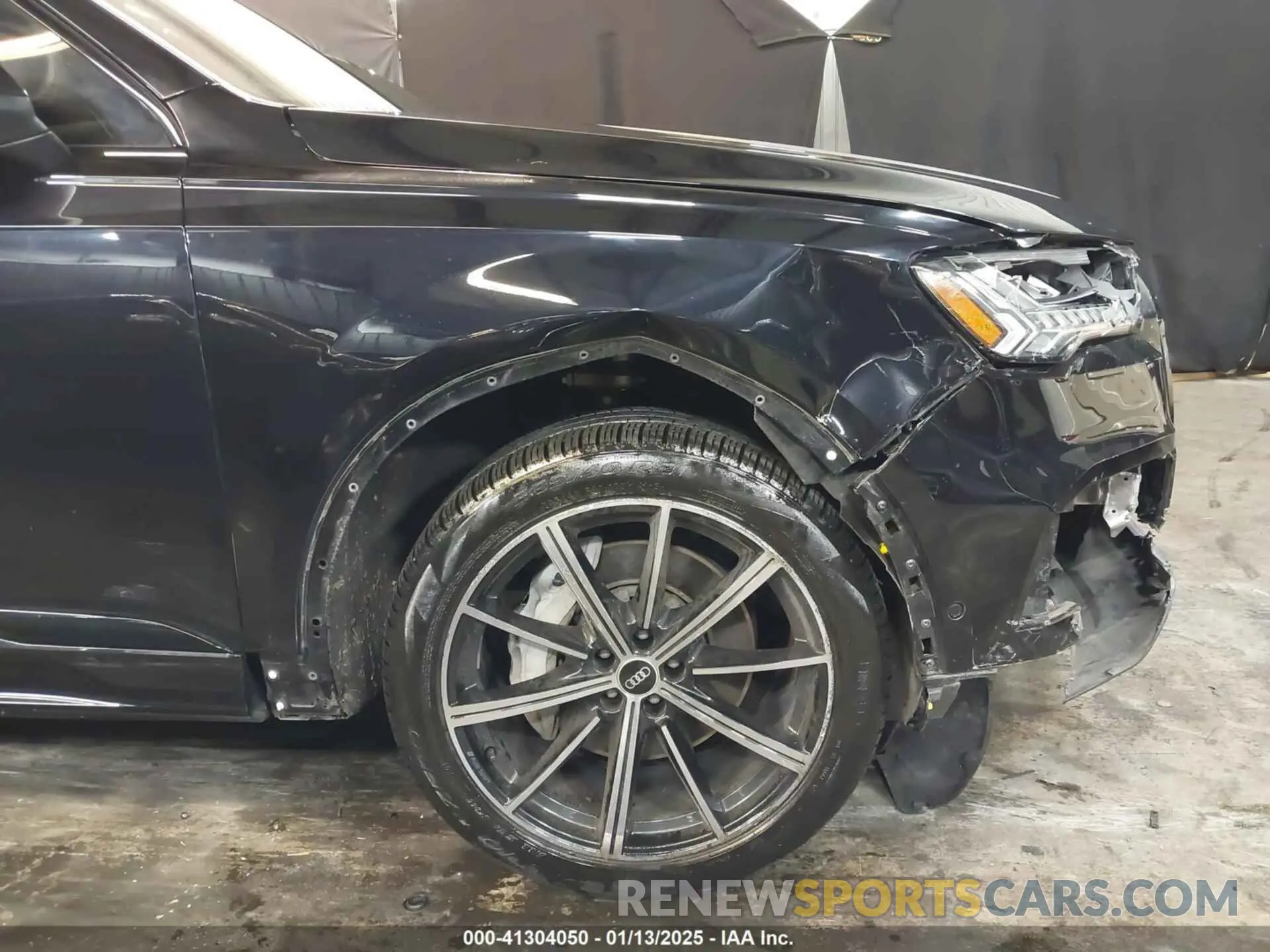 17 Photograph of a damaged car WA1LXAF76MD039056 AUDI Q7 2021