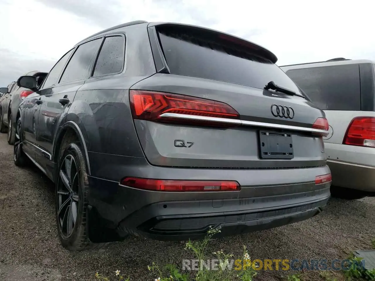 2 Photograph of a damaged car WA1LXAF79MD025846 AUDI Q7 2021