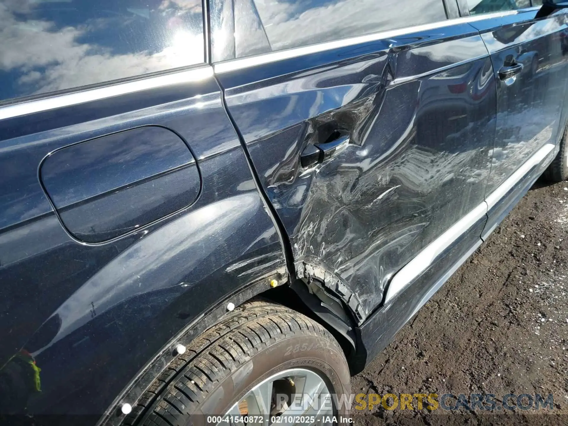 17 Photograph of a damaged car WA1LXAF79MD032540 AUDI Q7 2021