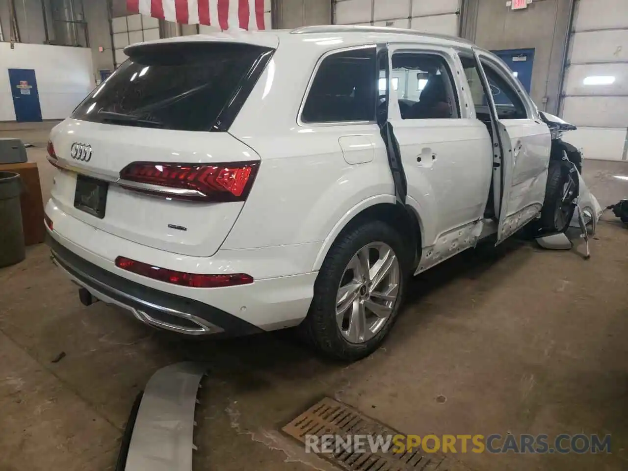 4 Photograph of a damaged car WA1LXAF7XMD015424 AUDI Q7 2021