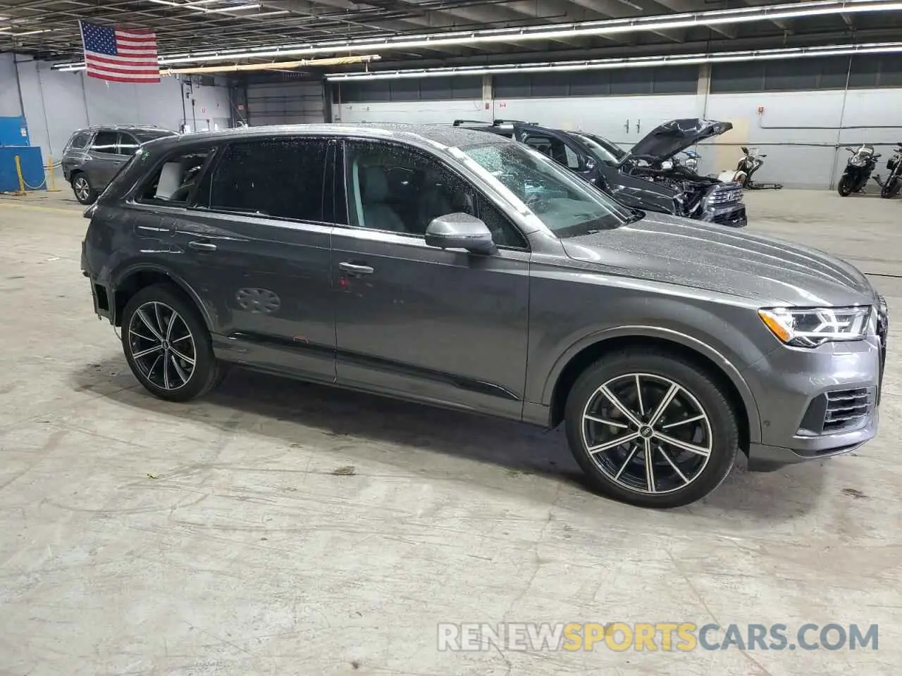 4 Photograph of a damaged car WA1LXAF7XMD035947 AUDI Q7 2021