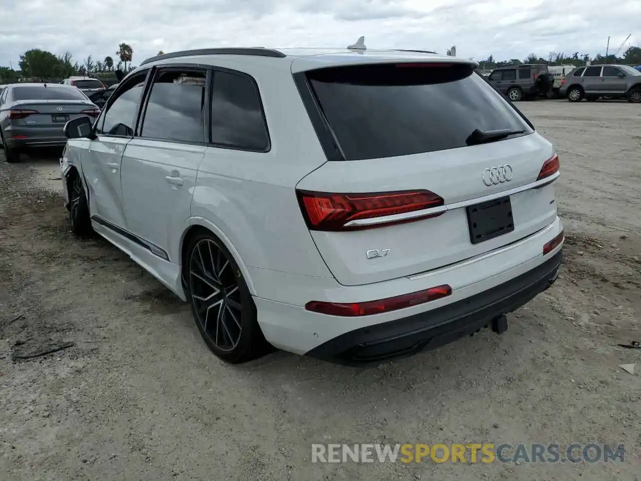 3 Photograph of a damaged car WA1VXAF70MD015165 AUDI Q7 2021