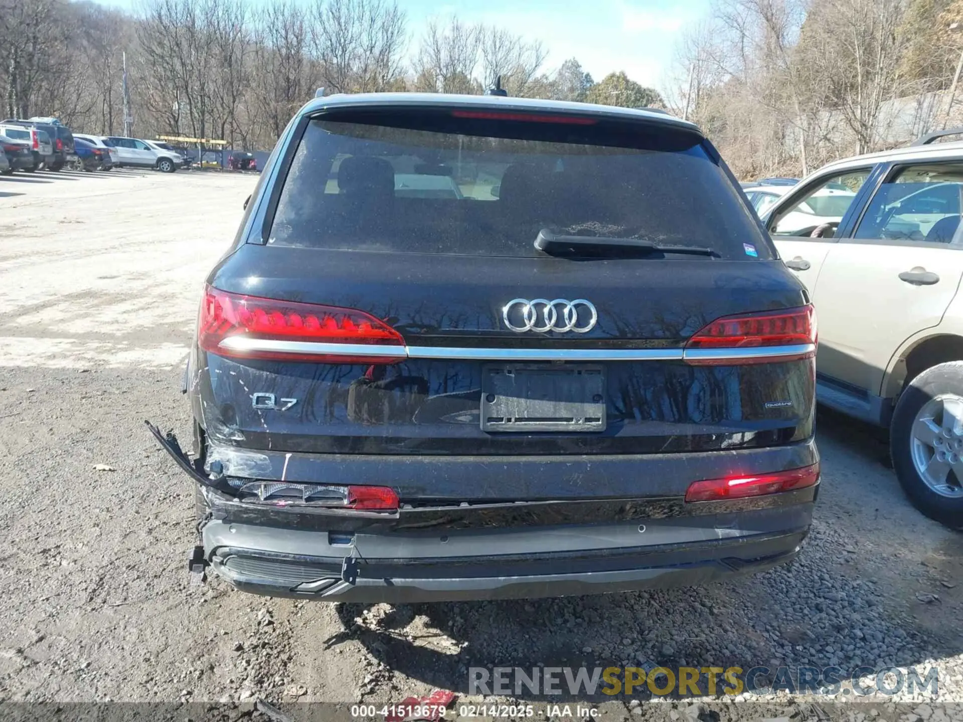 17 Photograph of a damaged car WA1VXAF70MD029485 AUDI Q7 2021