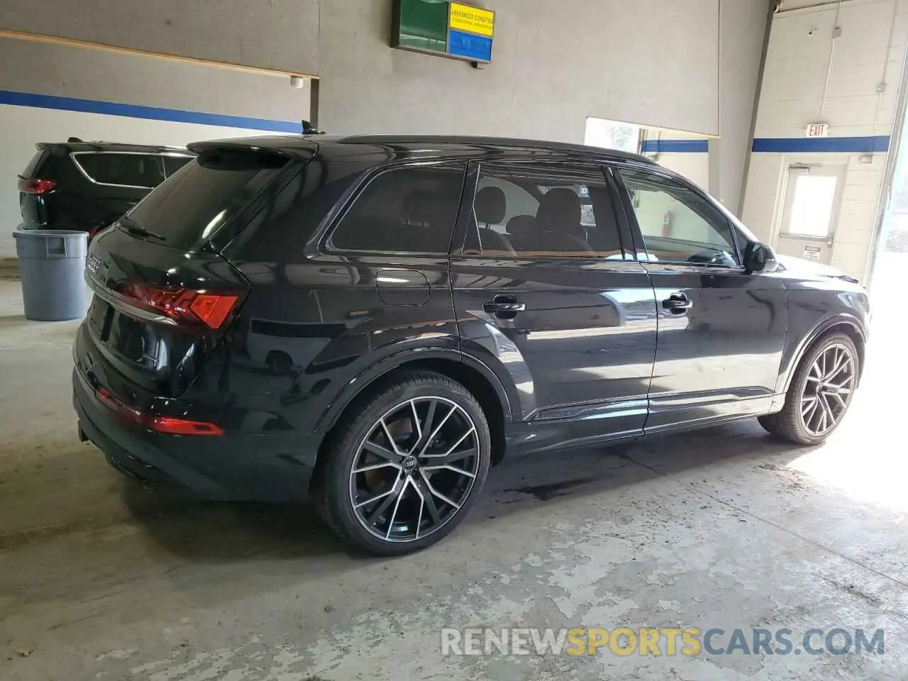 3 Photograph of a damaged car WA1VXAF71MD013215 AUDI Q7 2021