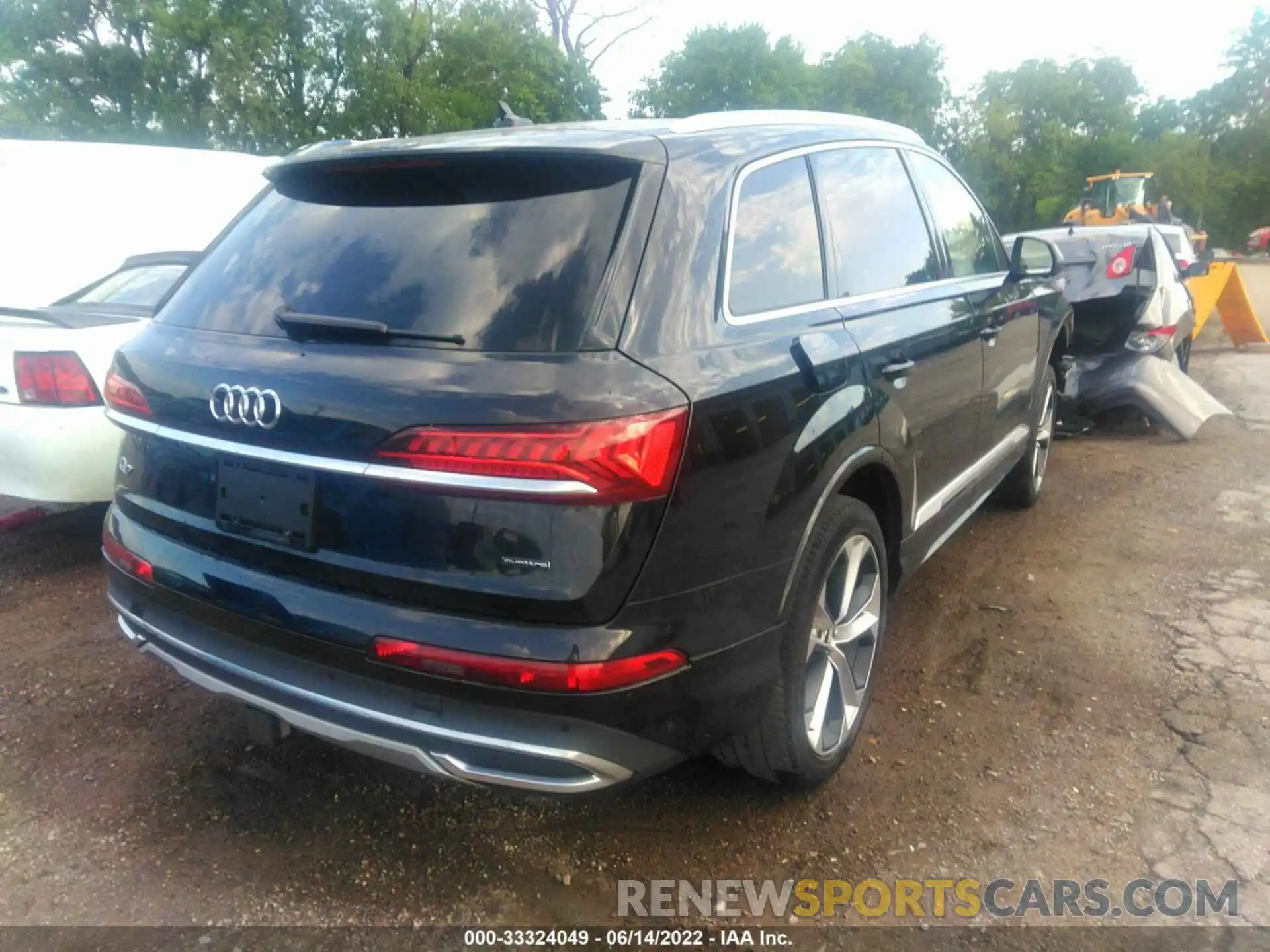 4 Photograph of a damaged car WA1VXAF72MD015636 AUDI Q7 2021