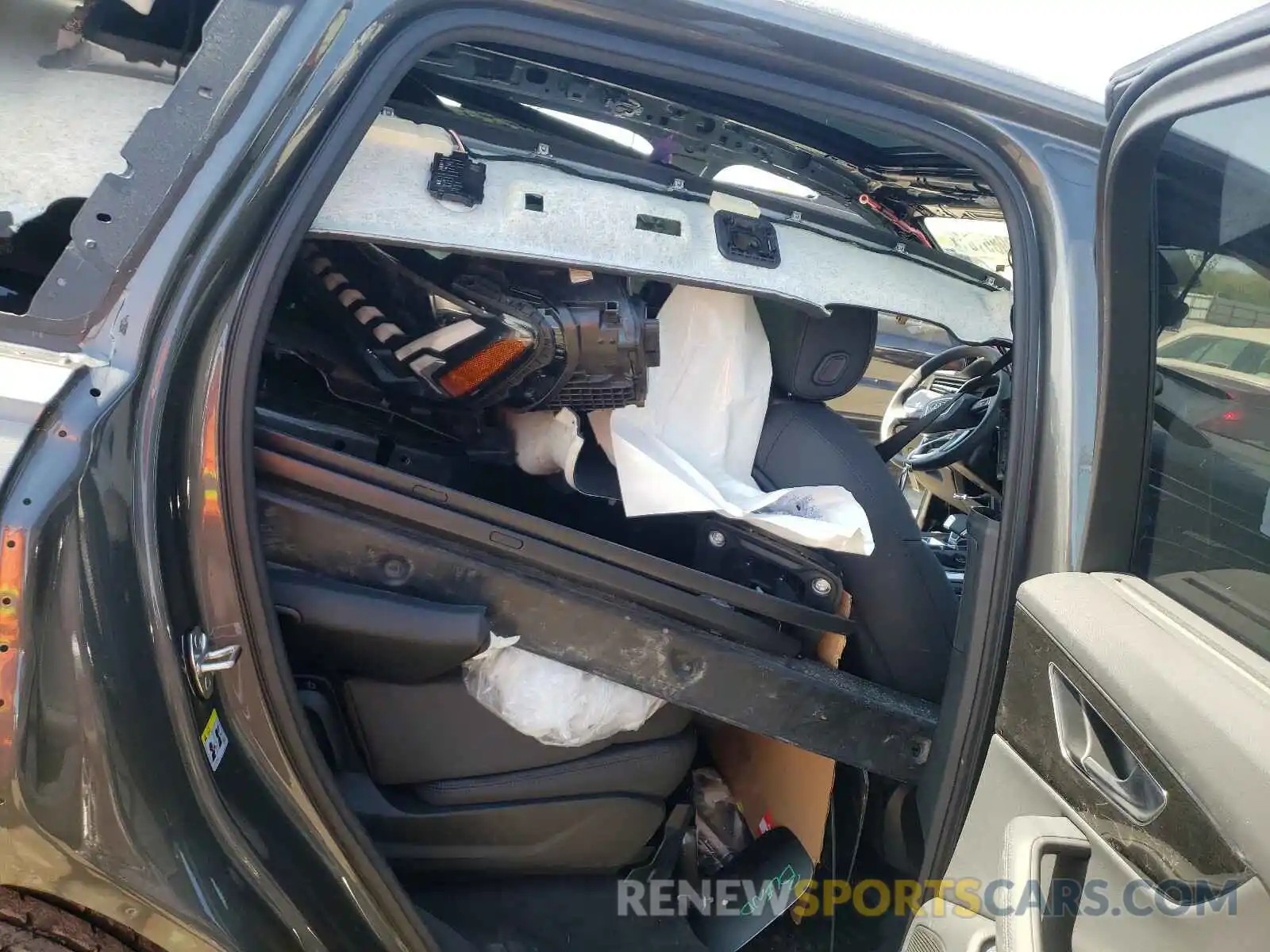 6 Photograph of a damaged car WA1VXAF72MD019458 AUDI Q7 2021