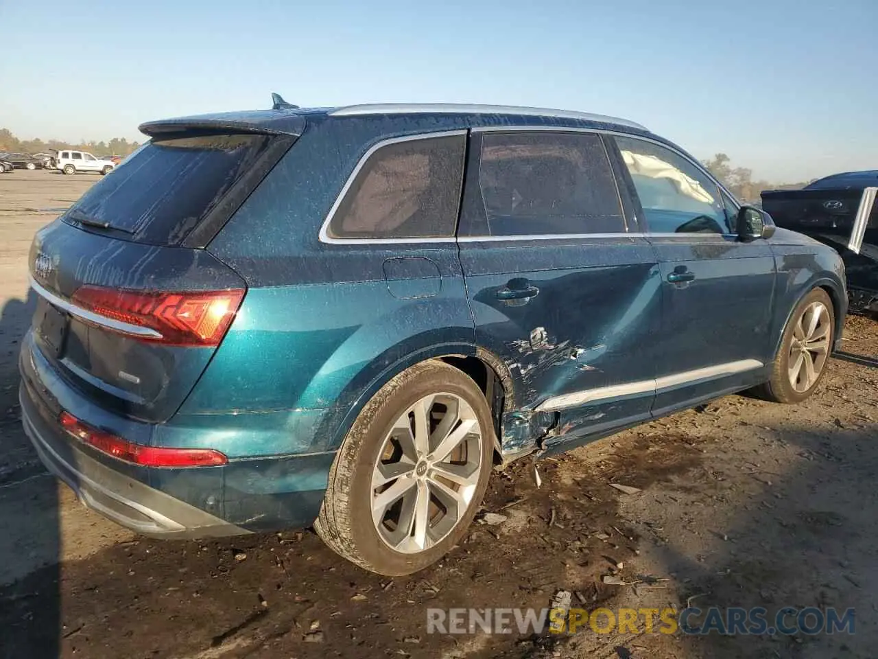 3 Photograph of a damaged car WA1VXAF73MD014690 AUDI Q7 2021