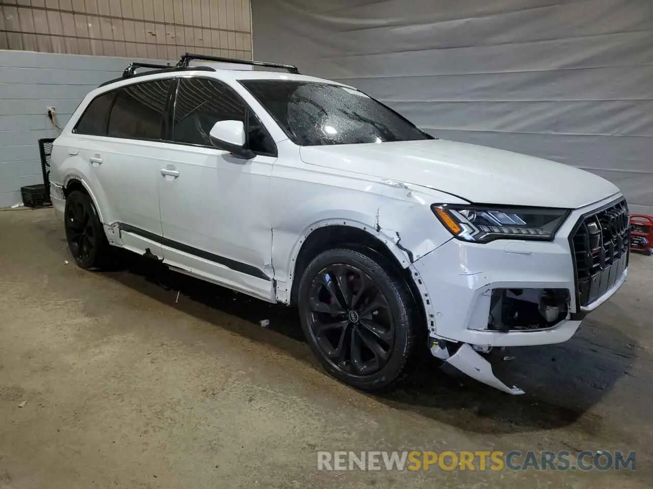 4 Photograph of a damaged car WA1VXAF73MD022658 AUDI Q7 2021