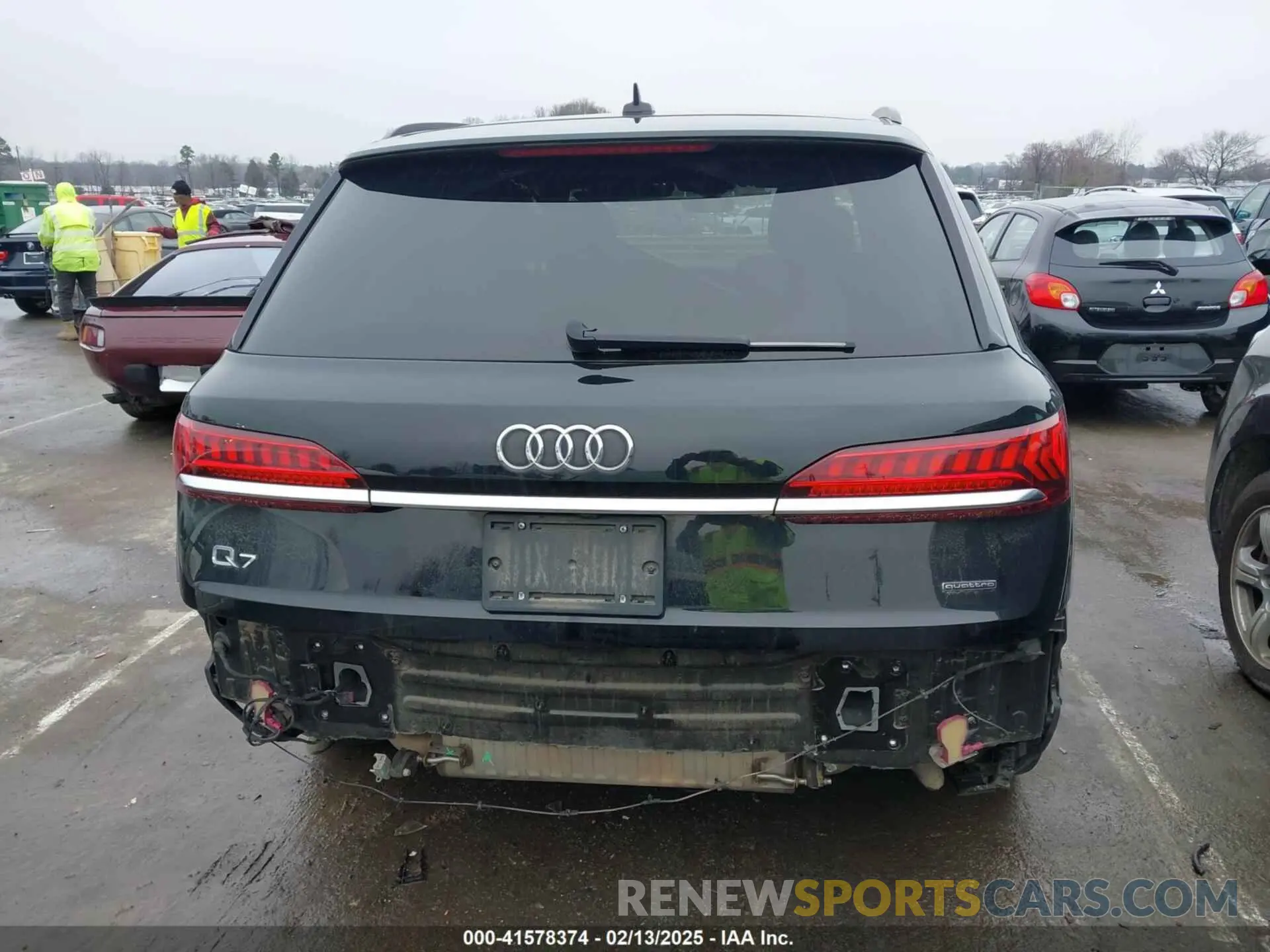 17 Photograph of a damaged car WA1VXAF77MD020007 AUDI Q7 2021