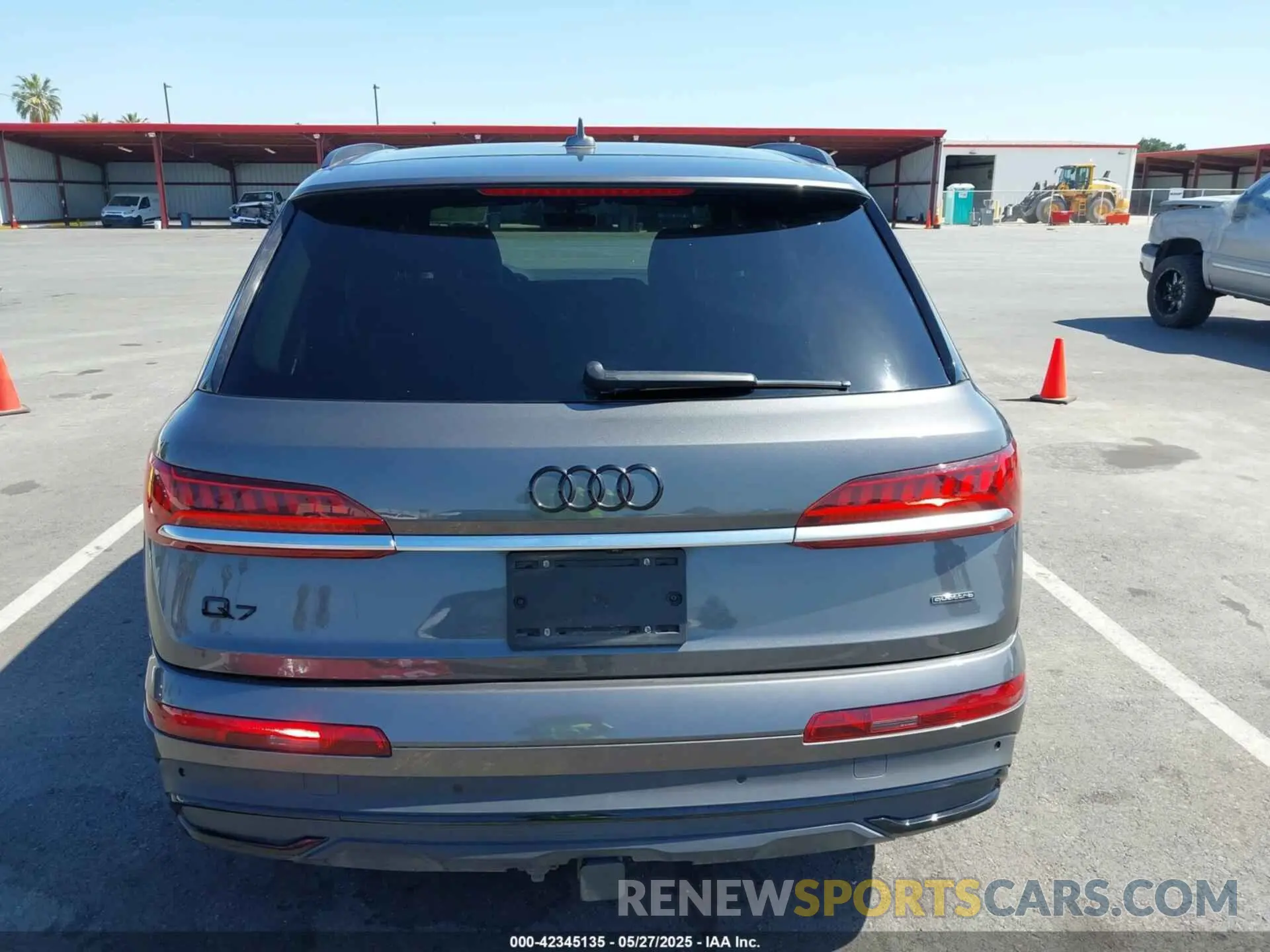 17 Photograph of a damaged car WA1VXAF77MD035798 AUDI Q7 2021