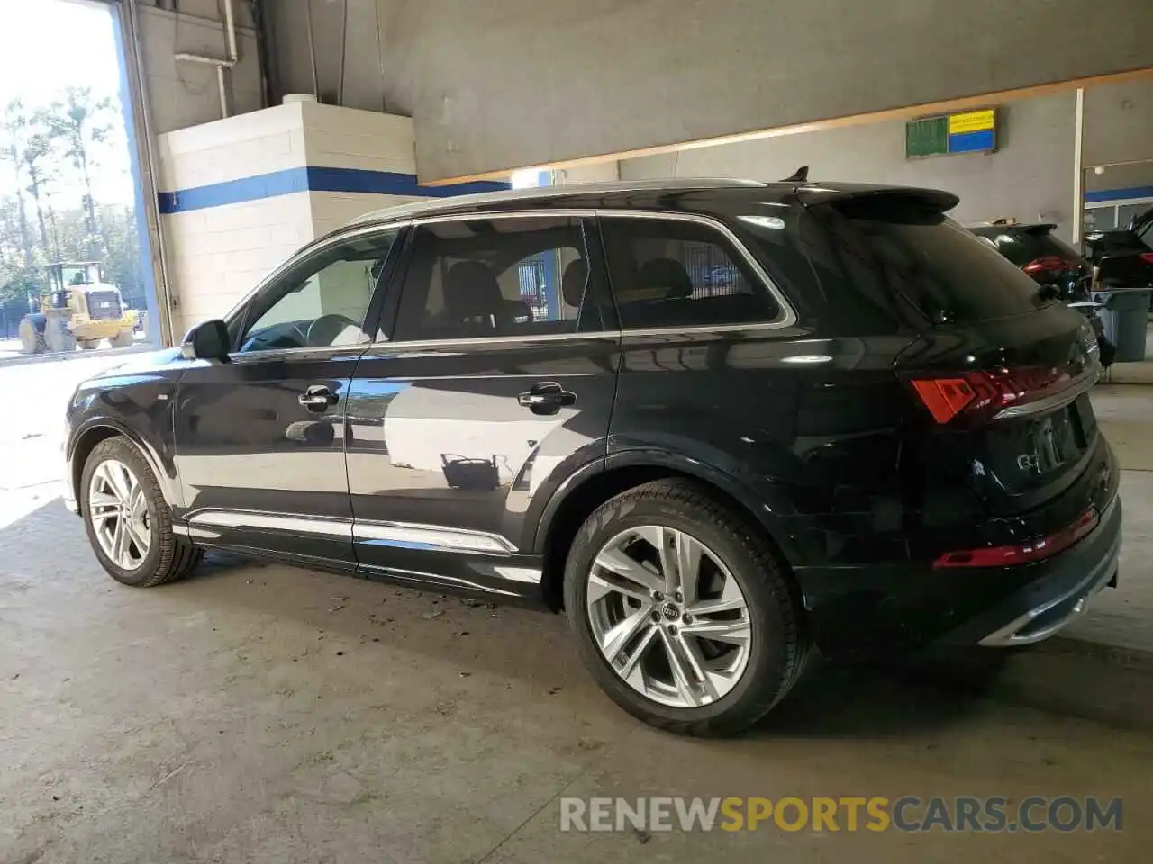 2 Photograph of a damaged car WA1VXAF79MD035513 AUDI Q7 2021