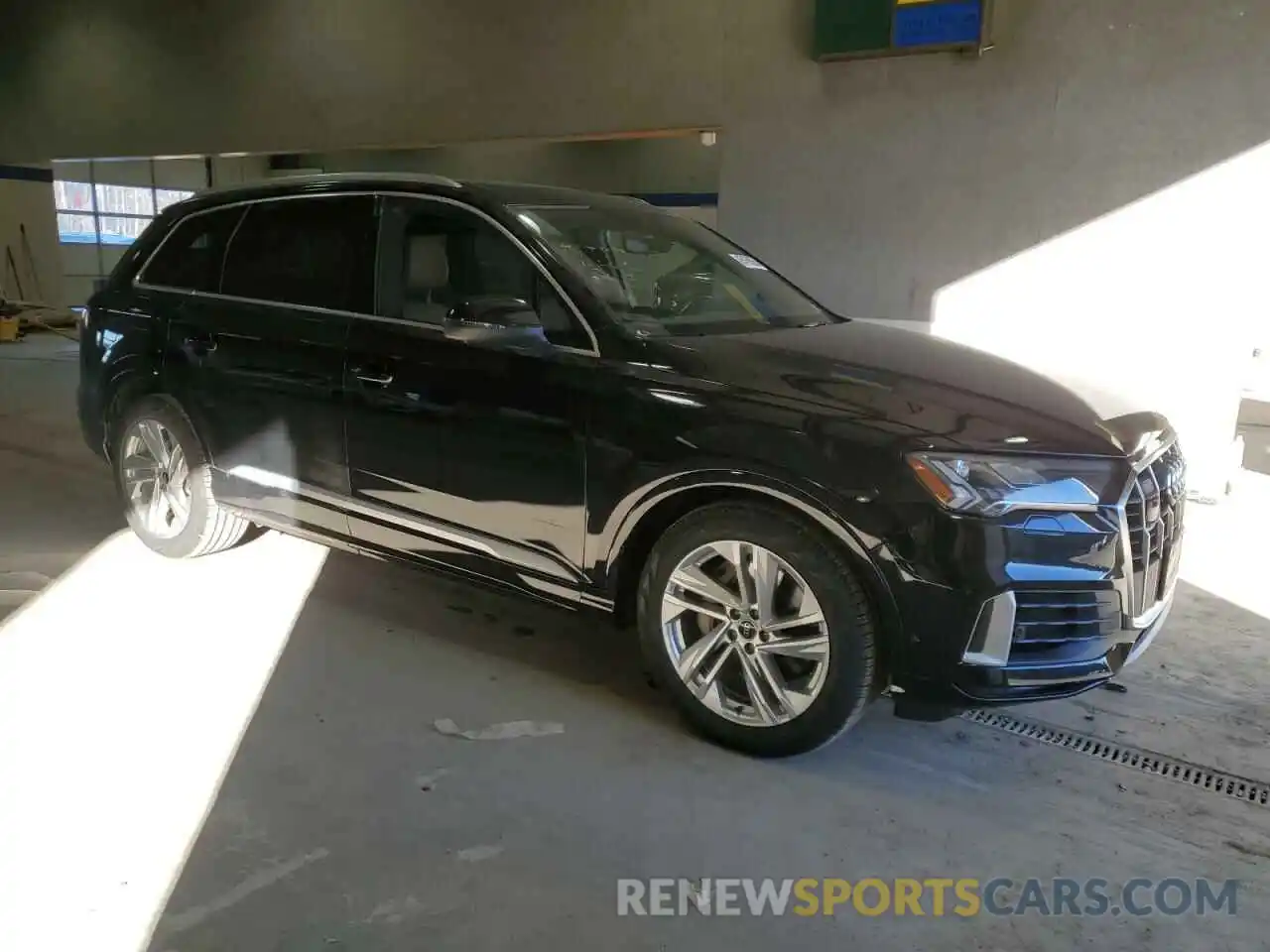 4 Photograph of a damaged car WA1VXAF79MD035513 AUDI Q7 2021