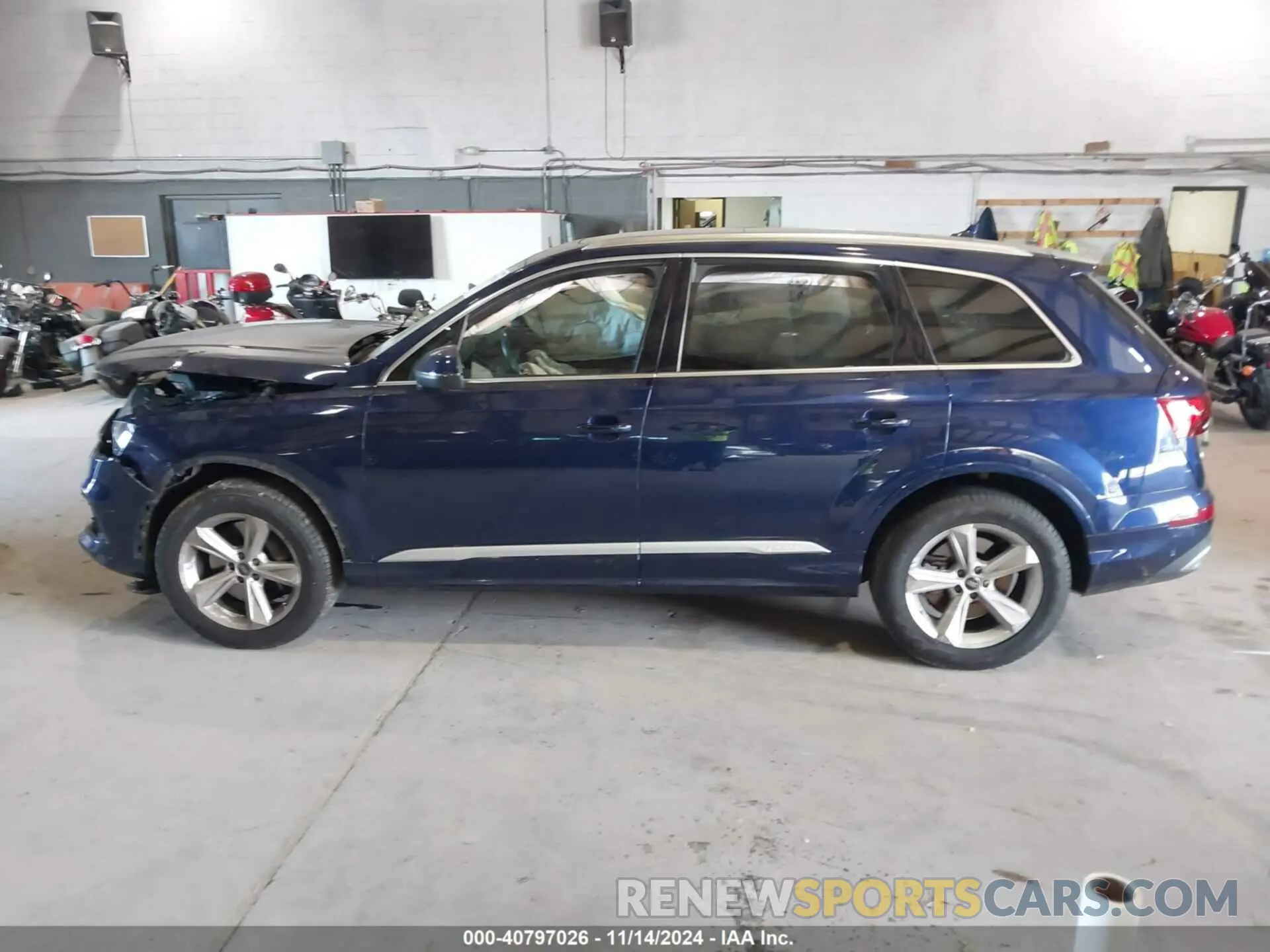 13 Photograph of a damaged car WA1AXBF76ND016732 AUDI Q7 2022