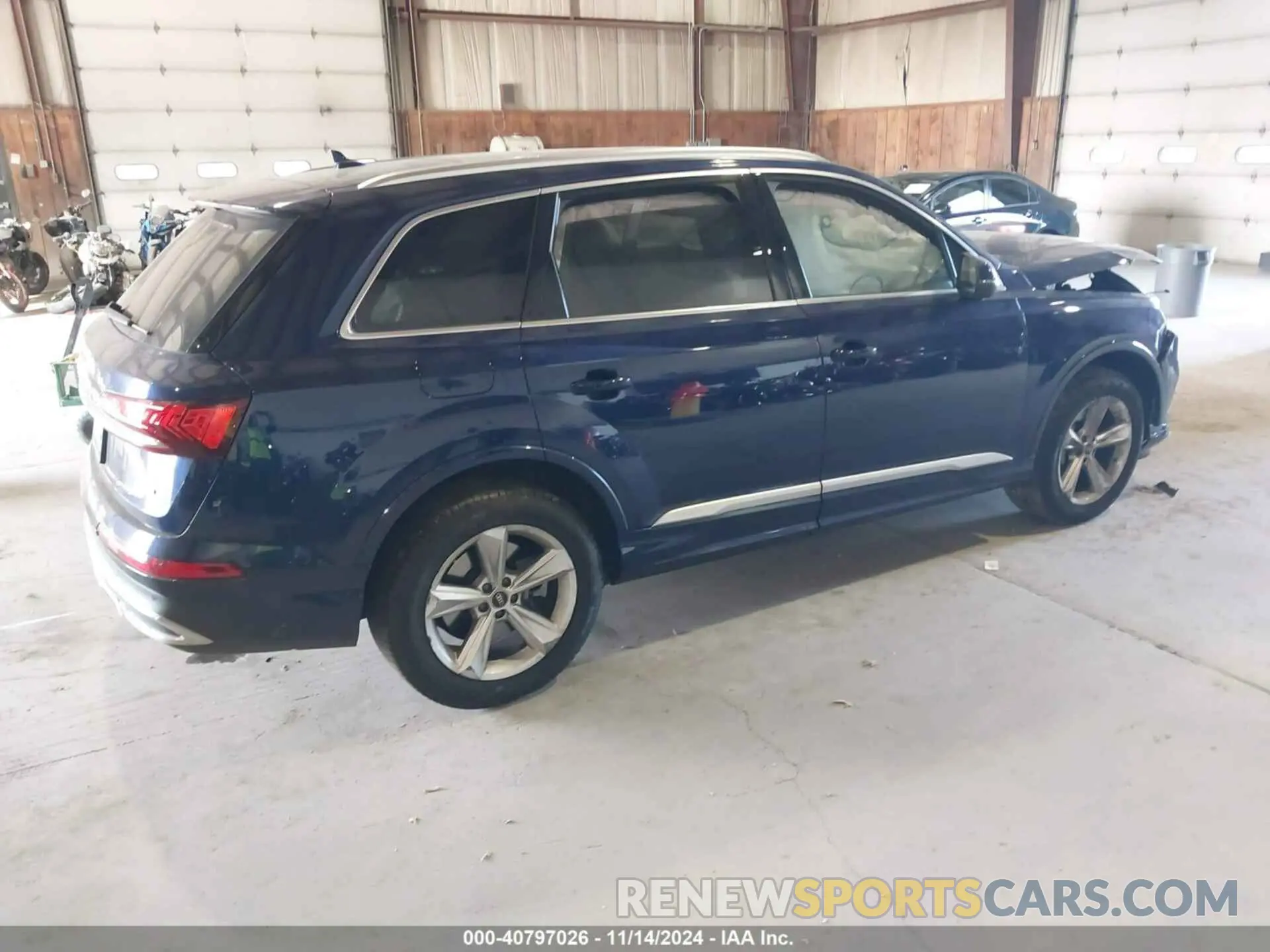 4 Photograph of a damaged car WA1AXBF76ND016732 AUDI Q7 2022