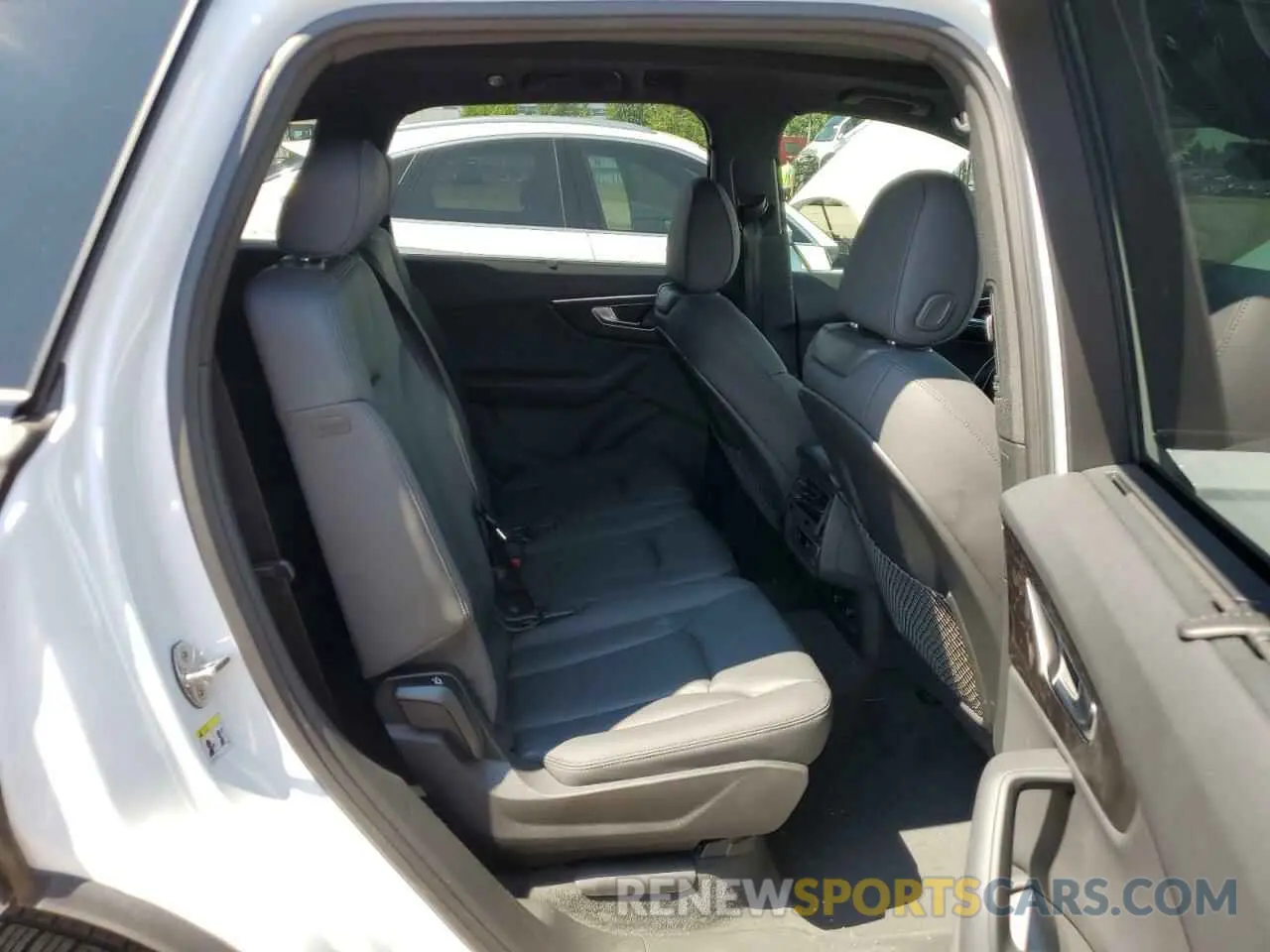 11 Photograph of a damaged car WA1BXBF70ND022028 AUDI Q7 2022