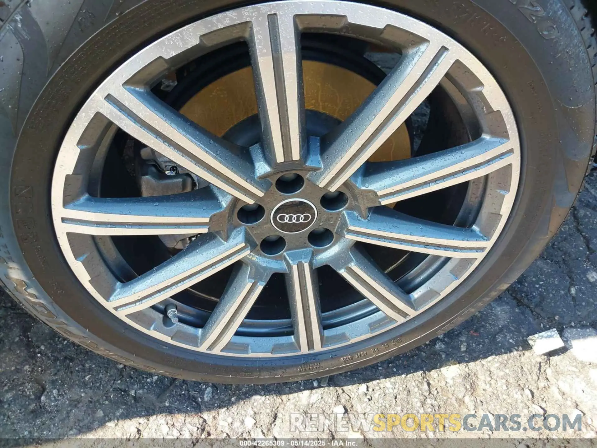 11 Photograph of a damaged car WA1LJBF77ND000677 AUDI Q7 2022