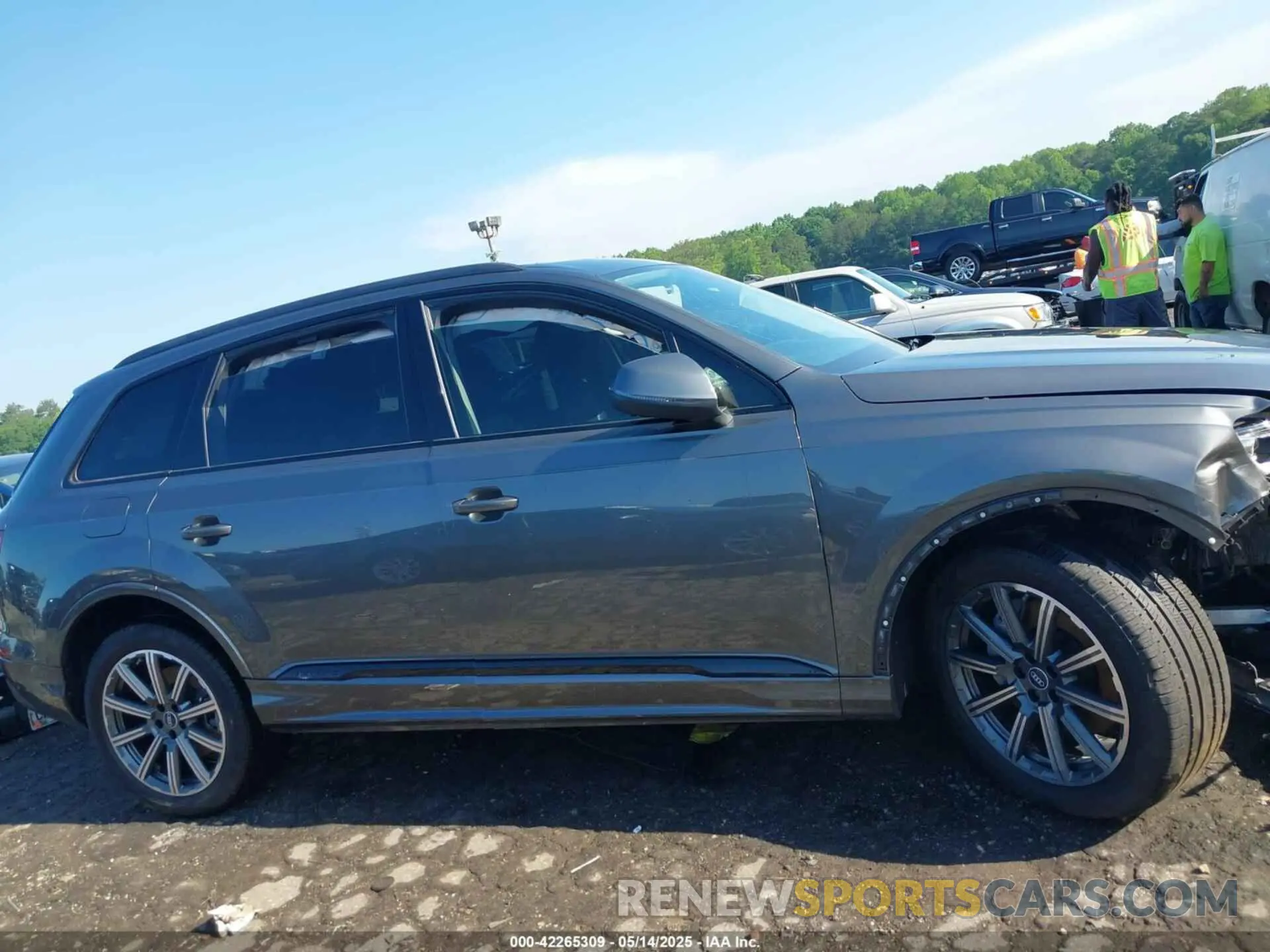 13 Photograph of a damaged car WA1LJBF77ND000677 AUDI Q7 2022