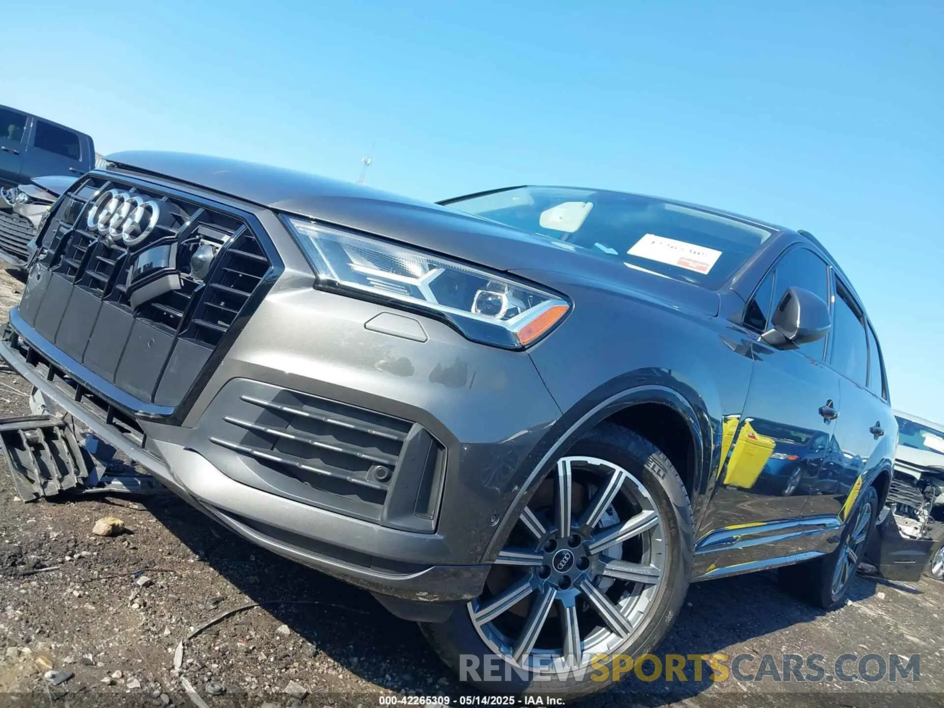 17 Photograph of a damaged car WA1LJBF77ND000677 AUDI Q7 2022
