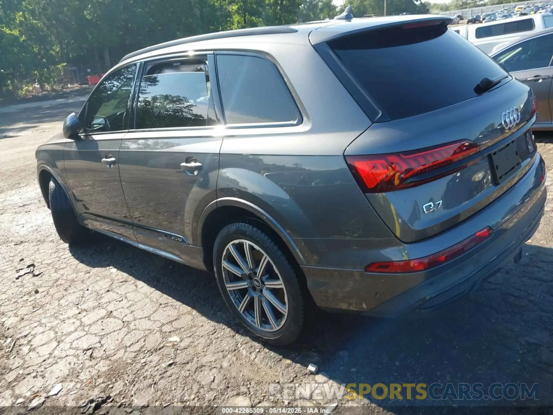 3 Photograph of a damaged car WA1LJBF77ND000677 AUDI Q7 2022