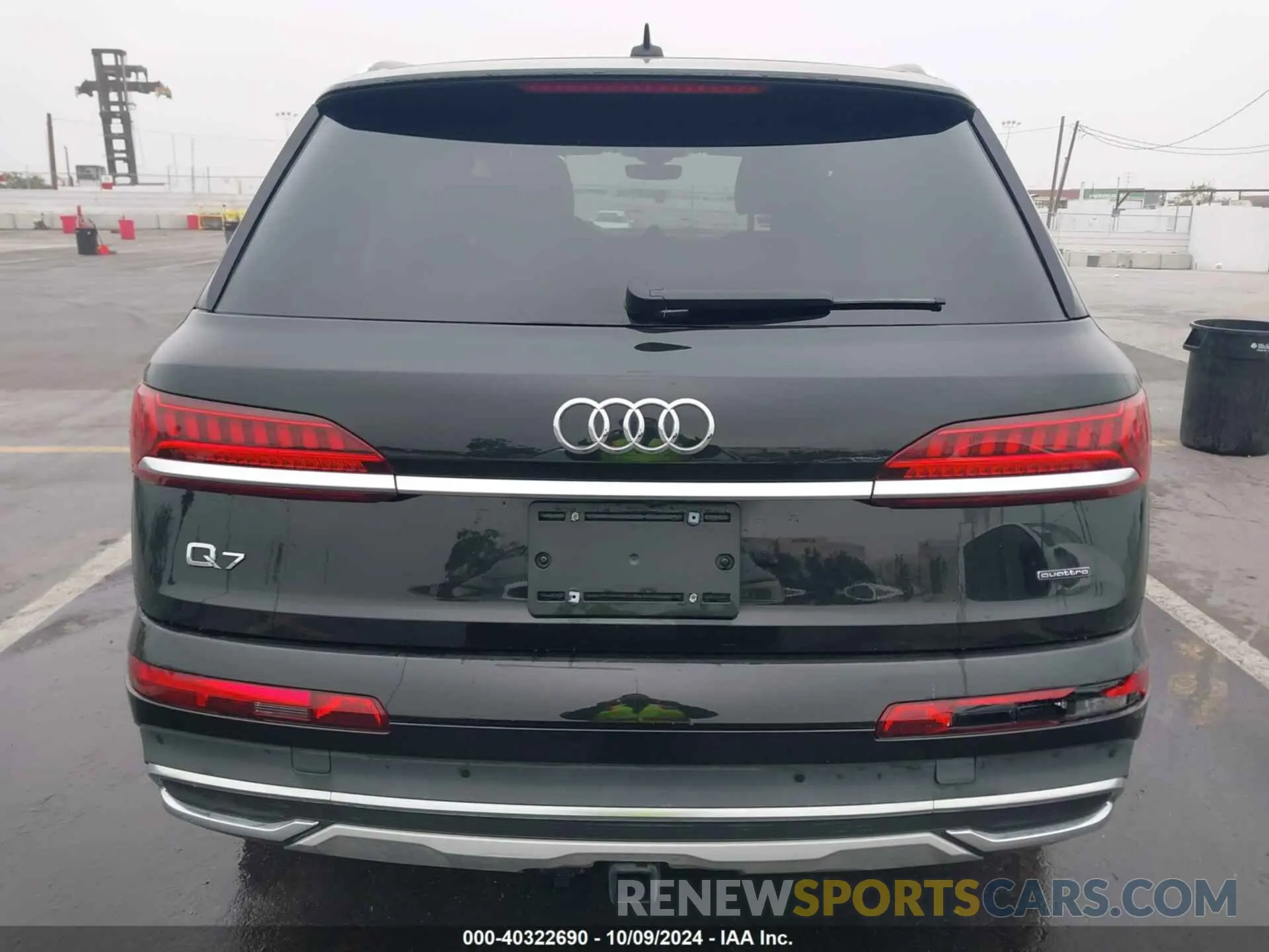 17 Photograph of a damaged car WA1LJBF79ND001264 AUDI Q7 2022