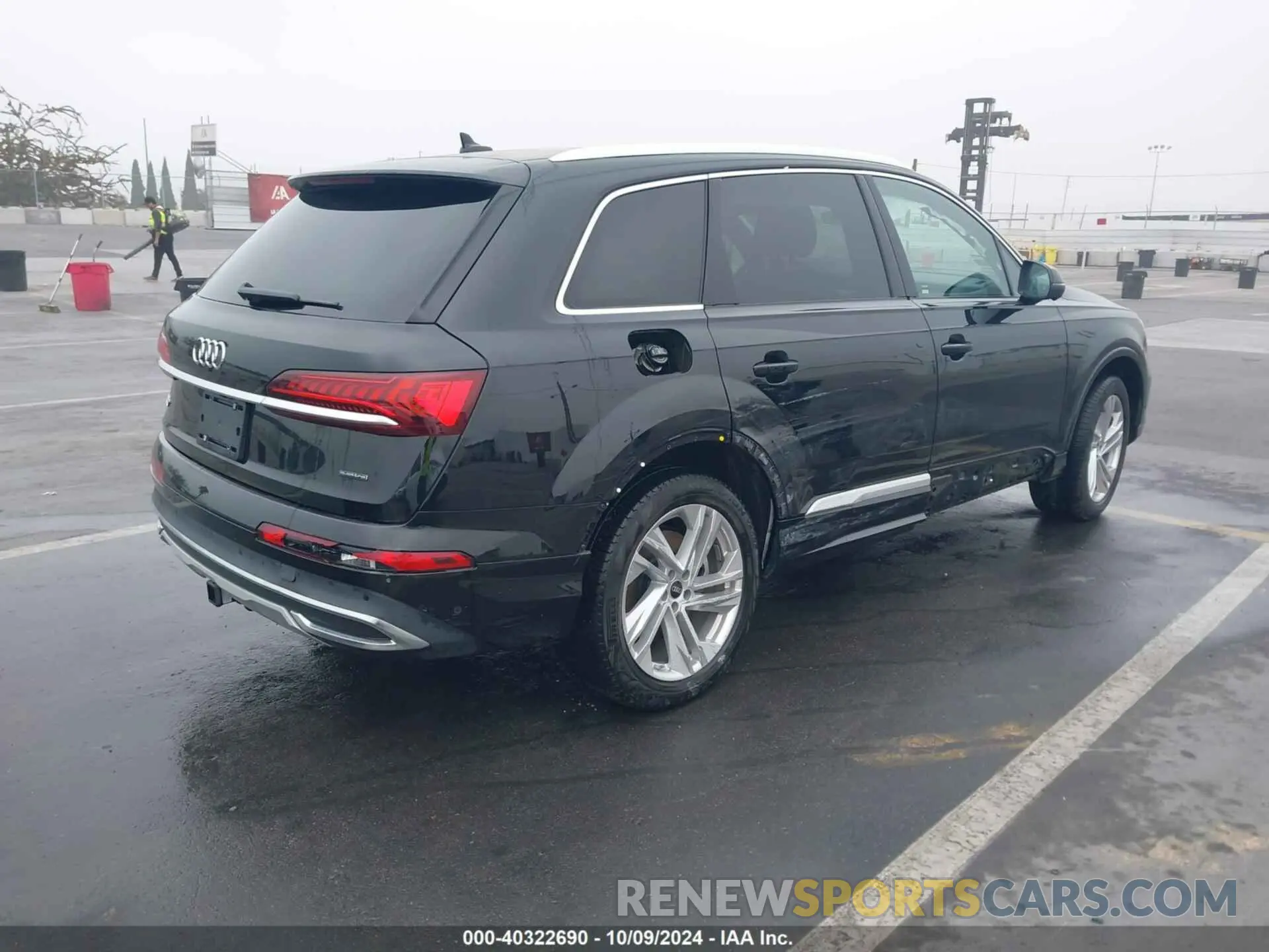4 Photograph of a damaged car WA1LJBF79ND001264 AUDI Q7 2022