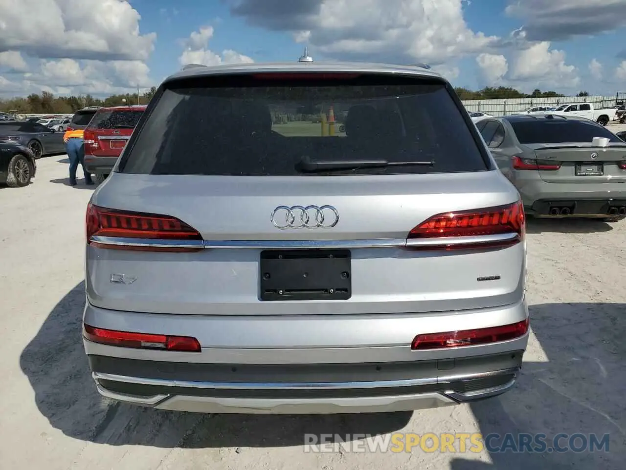 6 Photograph of a damaged car WA1LJBF7XND020132 AUDI Q7 2022