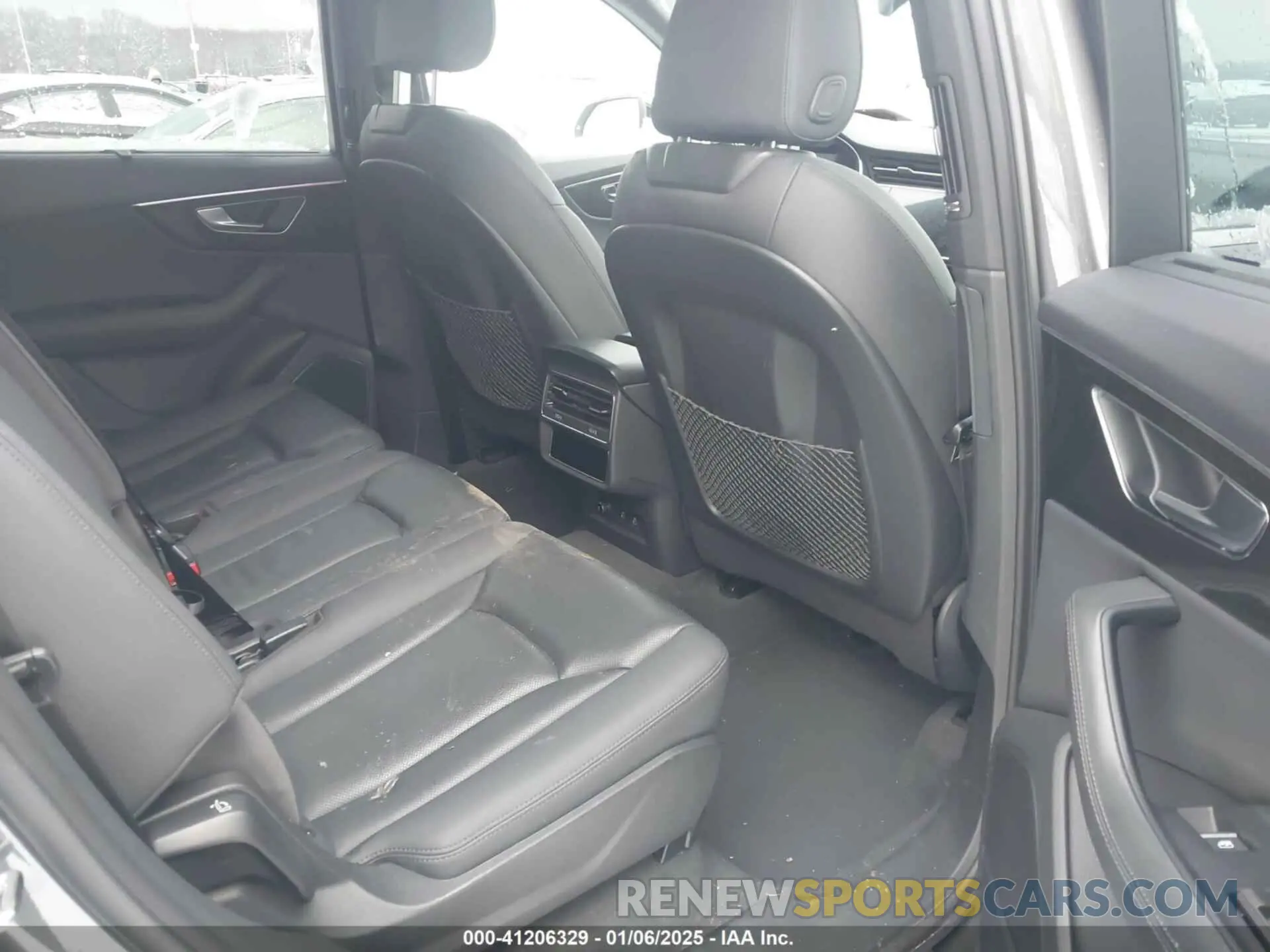 8 Photograph of a damaged car WA1LXBF71ND004884 AUDI Q7 2022