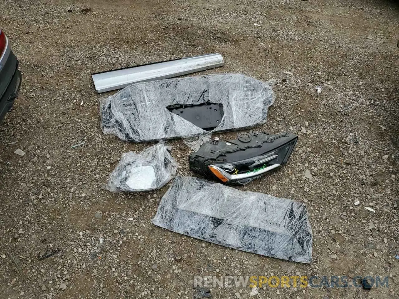 13 Photograph of a damaged car WA1LXBF71ND006313 AUDI Q7 2022