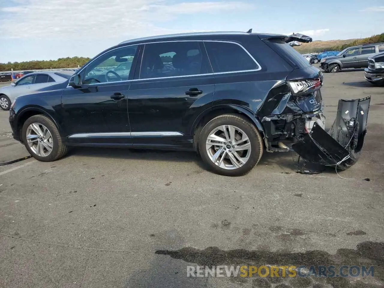 2 Photograph of a damaged car WA1LXBF71ND011043 AUDI Q7 2022