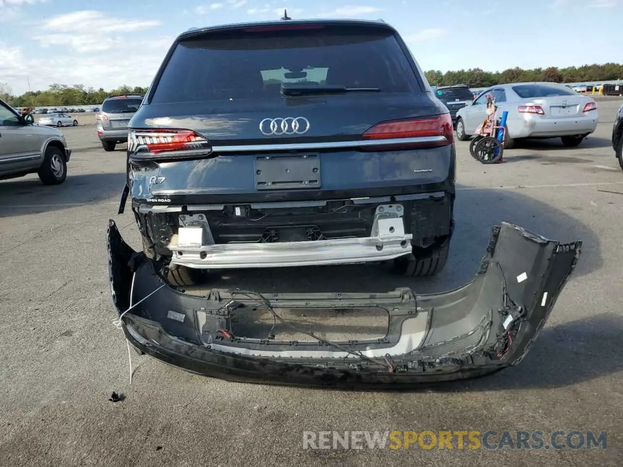 6 Photograph of a damaged car WA1LXBF71ND011043 AUDI Q7 2022