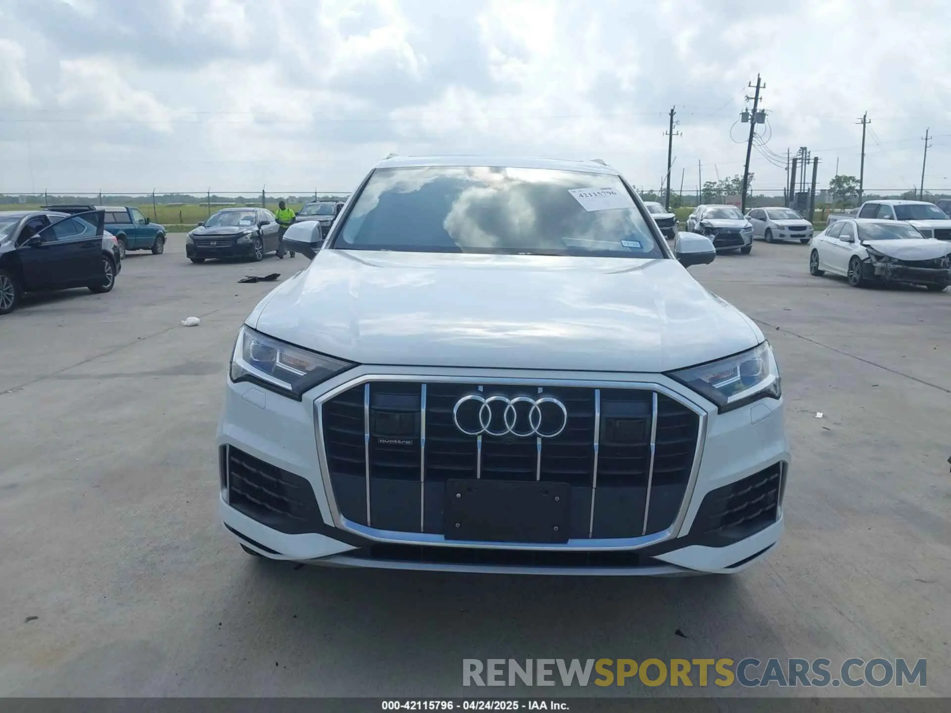 13 Photograph of a damaged car WA1LXBF71ND020244 AUDI Q7 2022