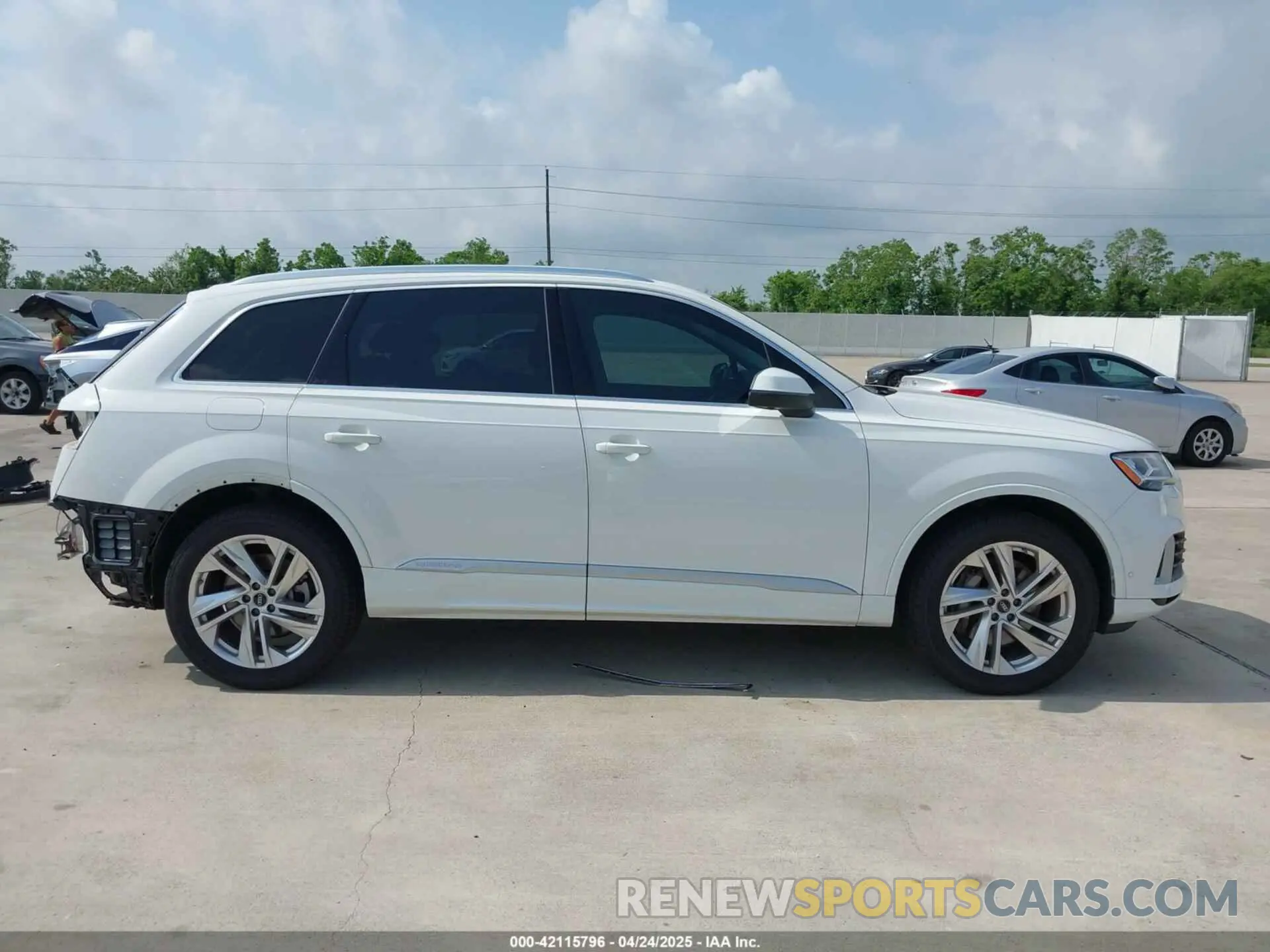14 Photograph of a damaged car WA1LXBF71ND020244 AUDI Q7 2022