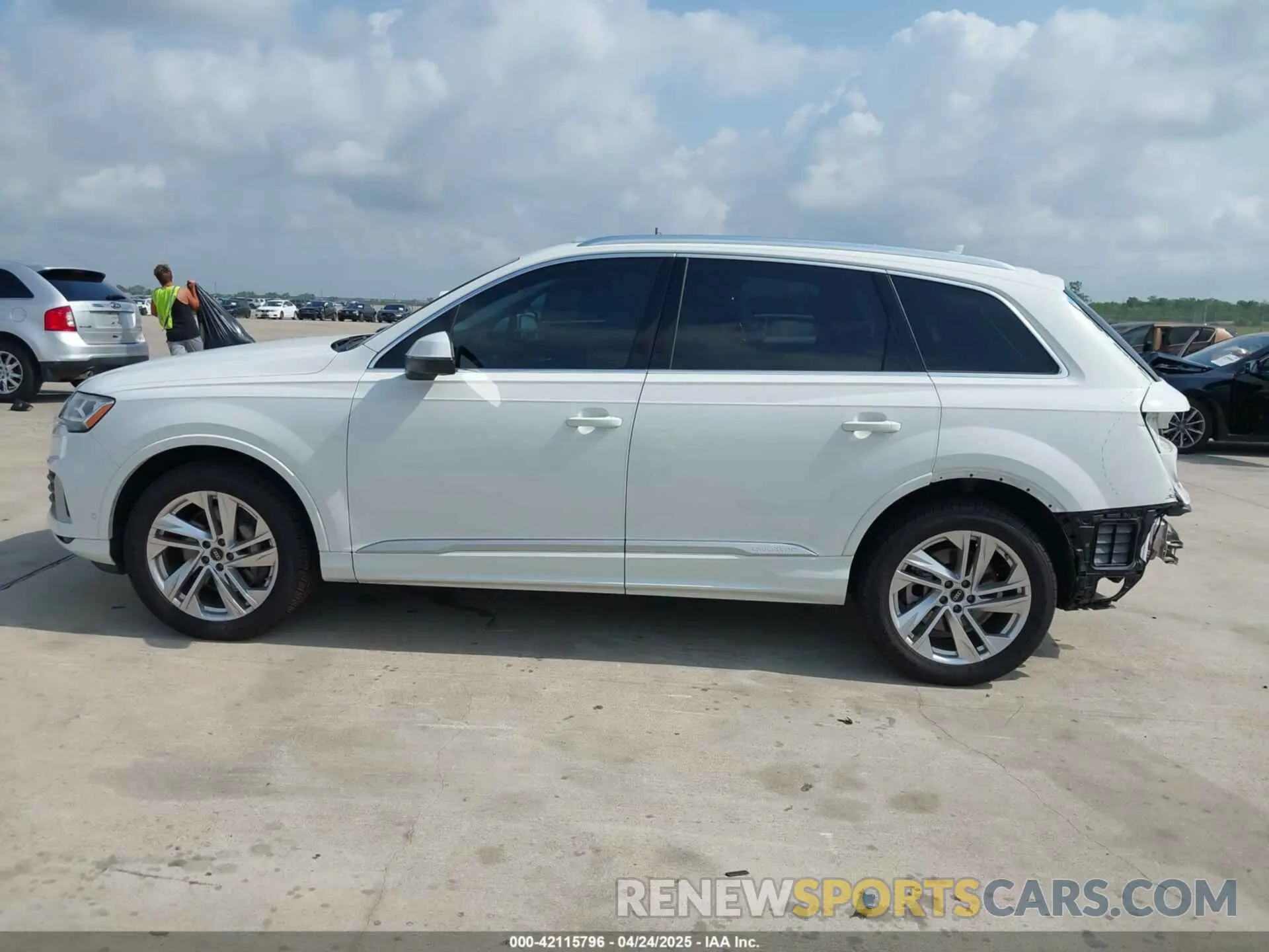 15 Photograph of a damaged car WA1LXBF71ND020244 AUDI Q7 2022