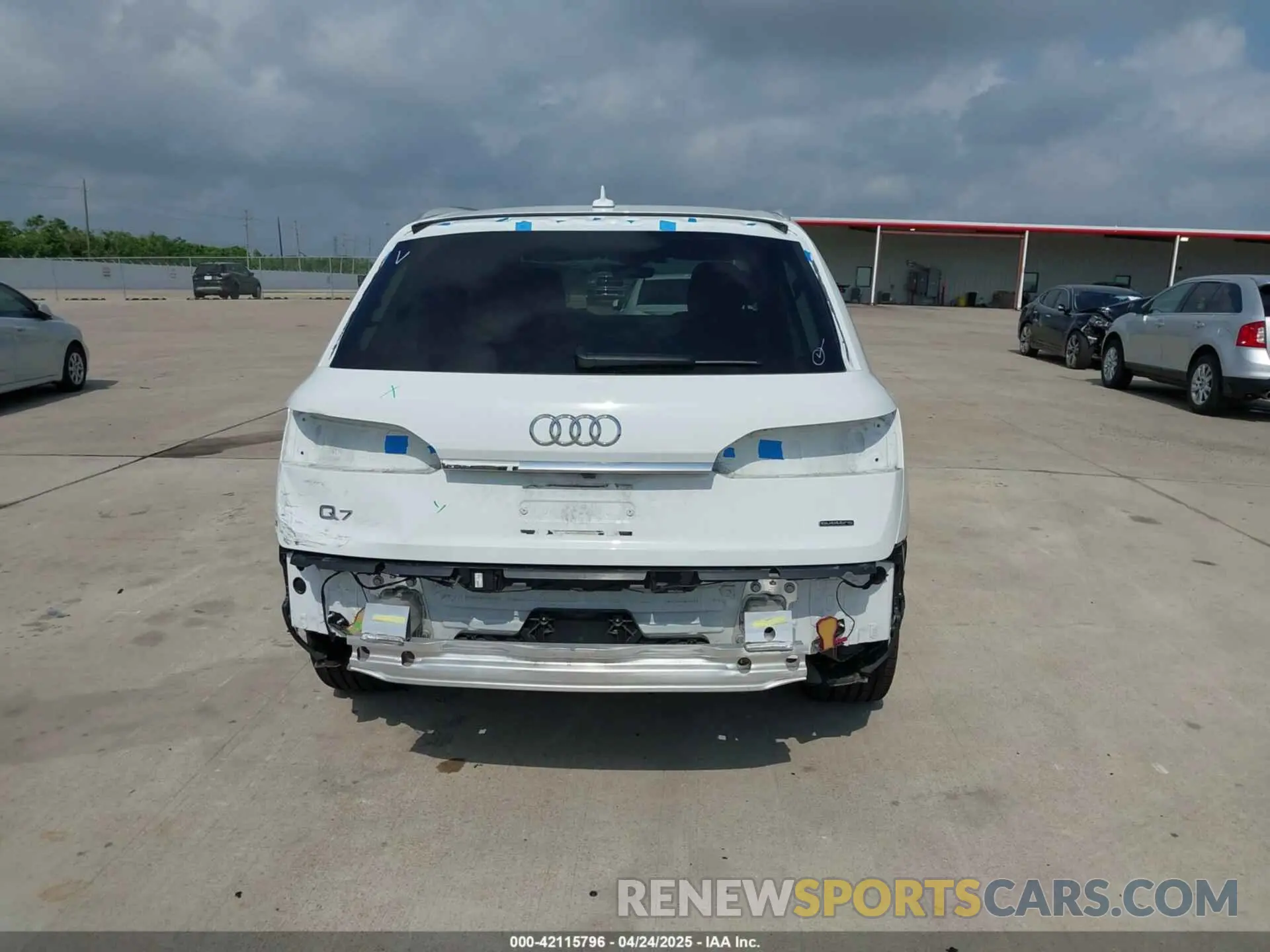 17 Photograph of a damaged car WA1LXBF71ND020244 AUDI Q7 2022
