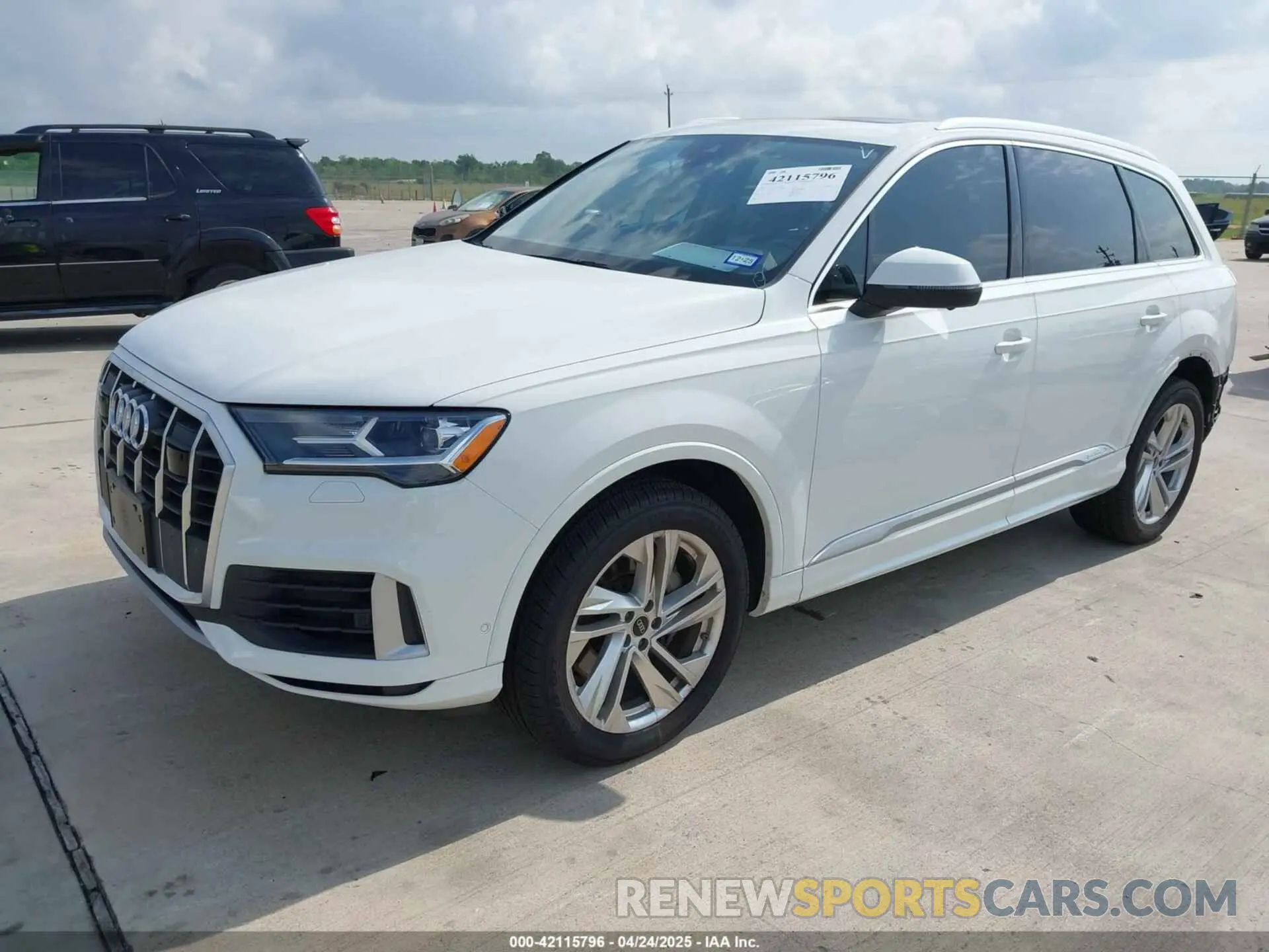 2 Photograph of a damaged car WA1LXBF71ND020244 AUDI Q7 2022