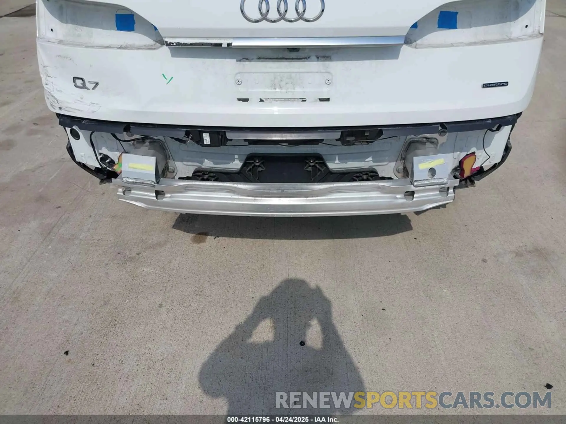 6 Photograph of a damaged car WA1LXBF71ND020244 AUDI Q7 2022