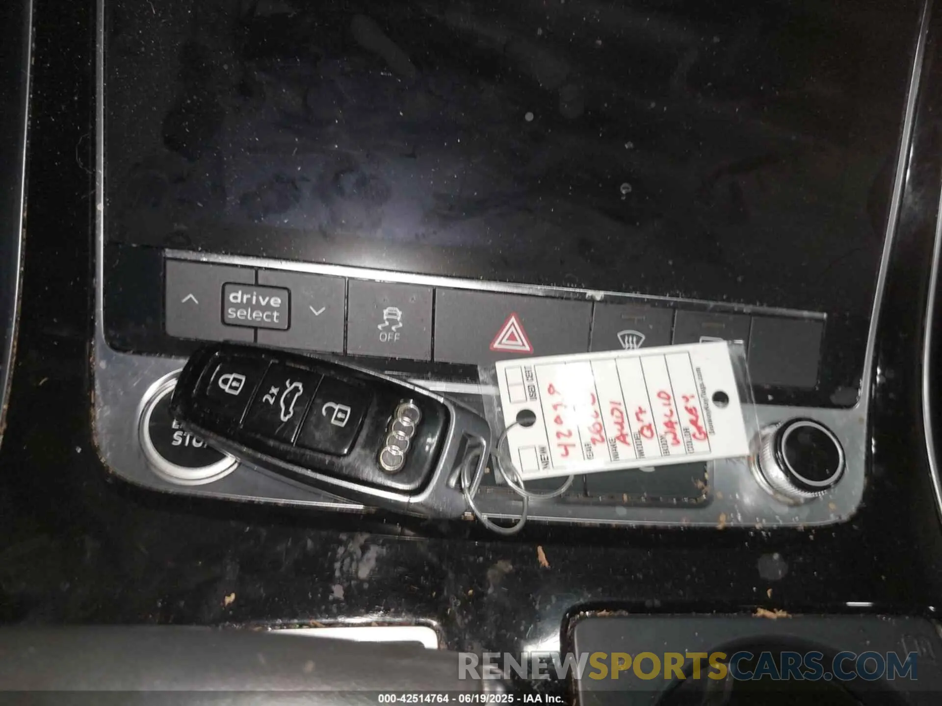 11 Photograph of a damaged car WA1LXBF72ND008409 AUDI Q7 2022