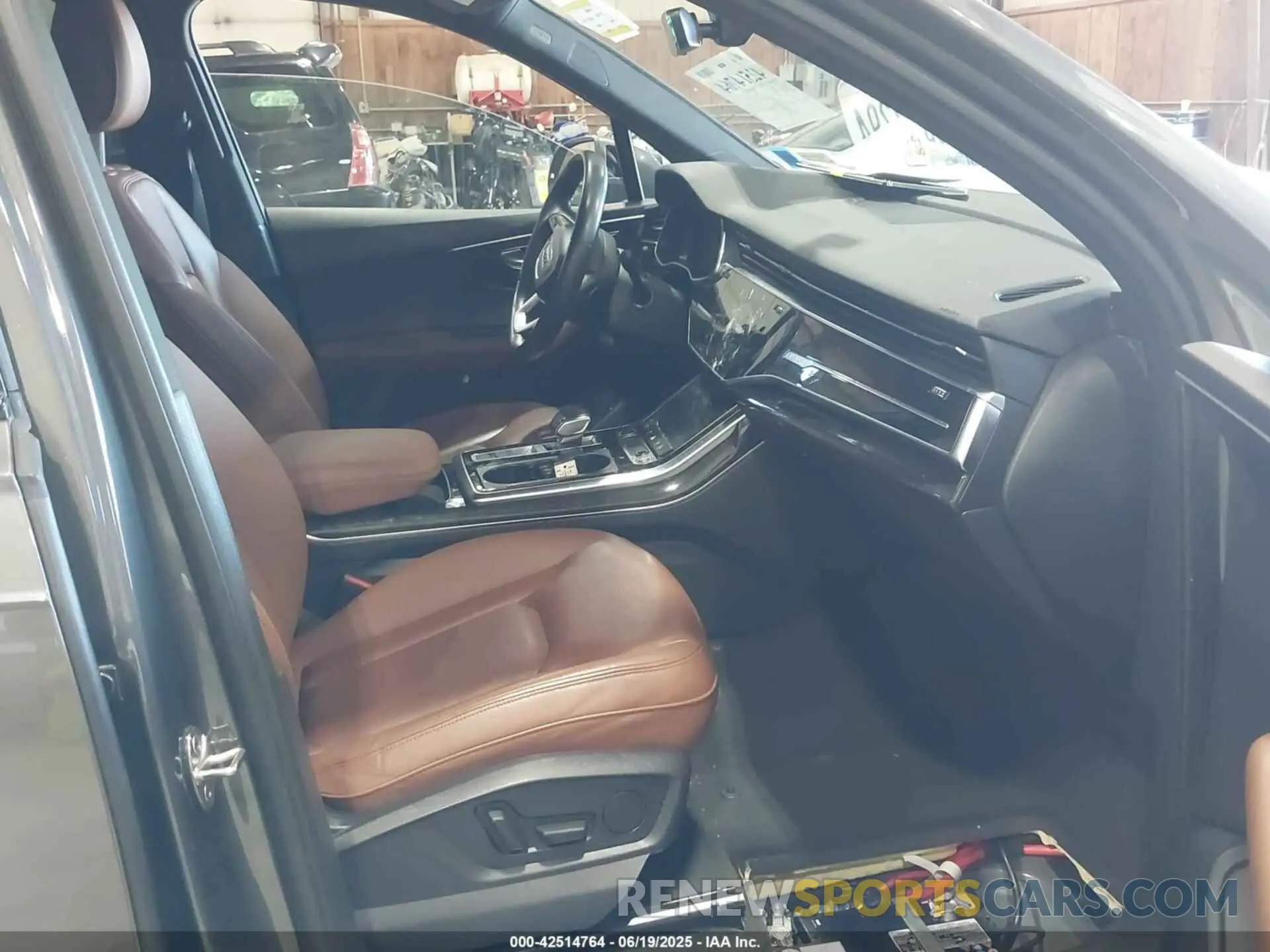 5 Photograph of a damaged car WA1LXBF72ND008409 AUDI Q7 2022