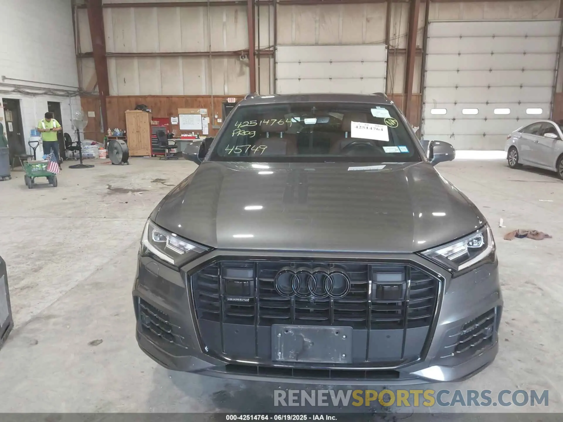 6 Photograph of a damaged car WA1LXBF72ND008409 AUDI Q7 2022