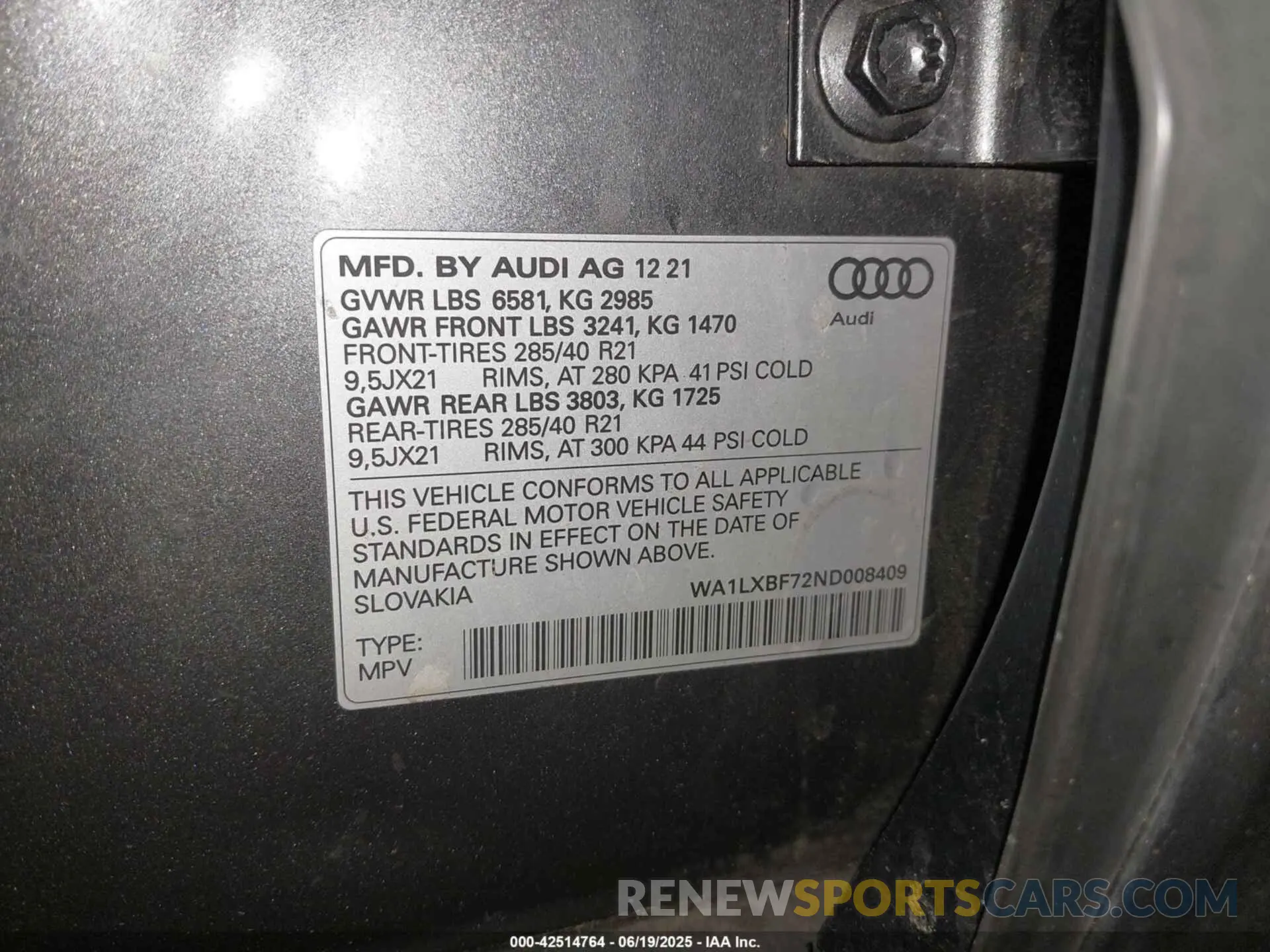 9 Photograph of a damaged car WA1LXBF72ND008409 AUDI Q7 2022