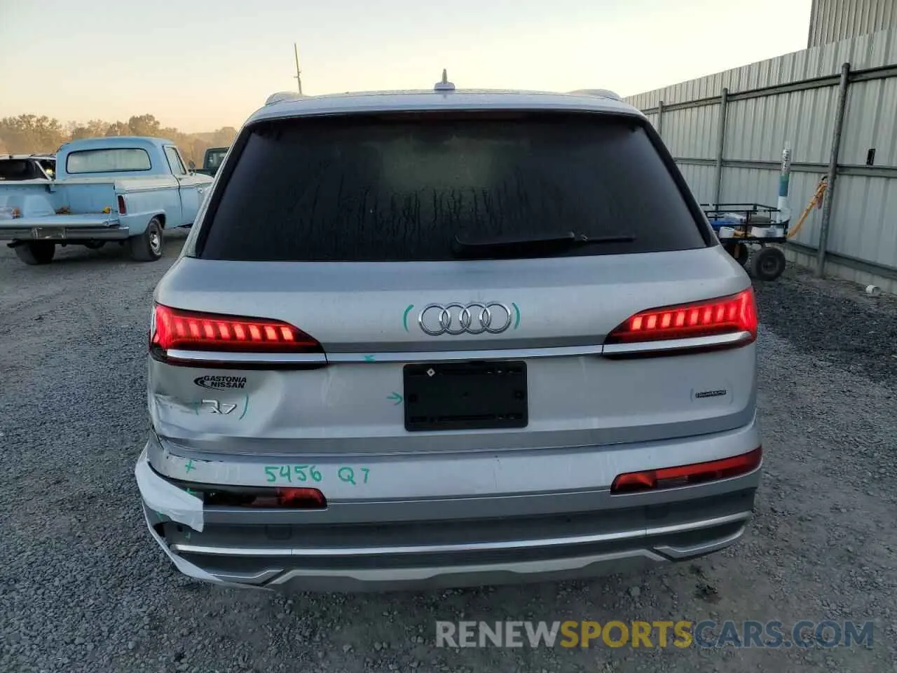 6 Photograph of a damaged car WA1LXBF72ND009432 AUDI Q7 2022