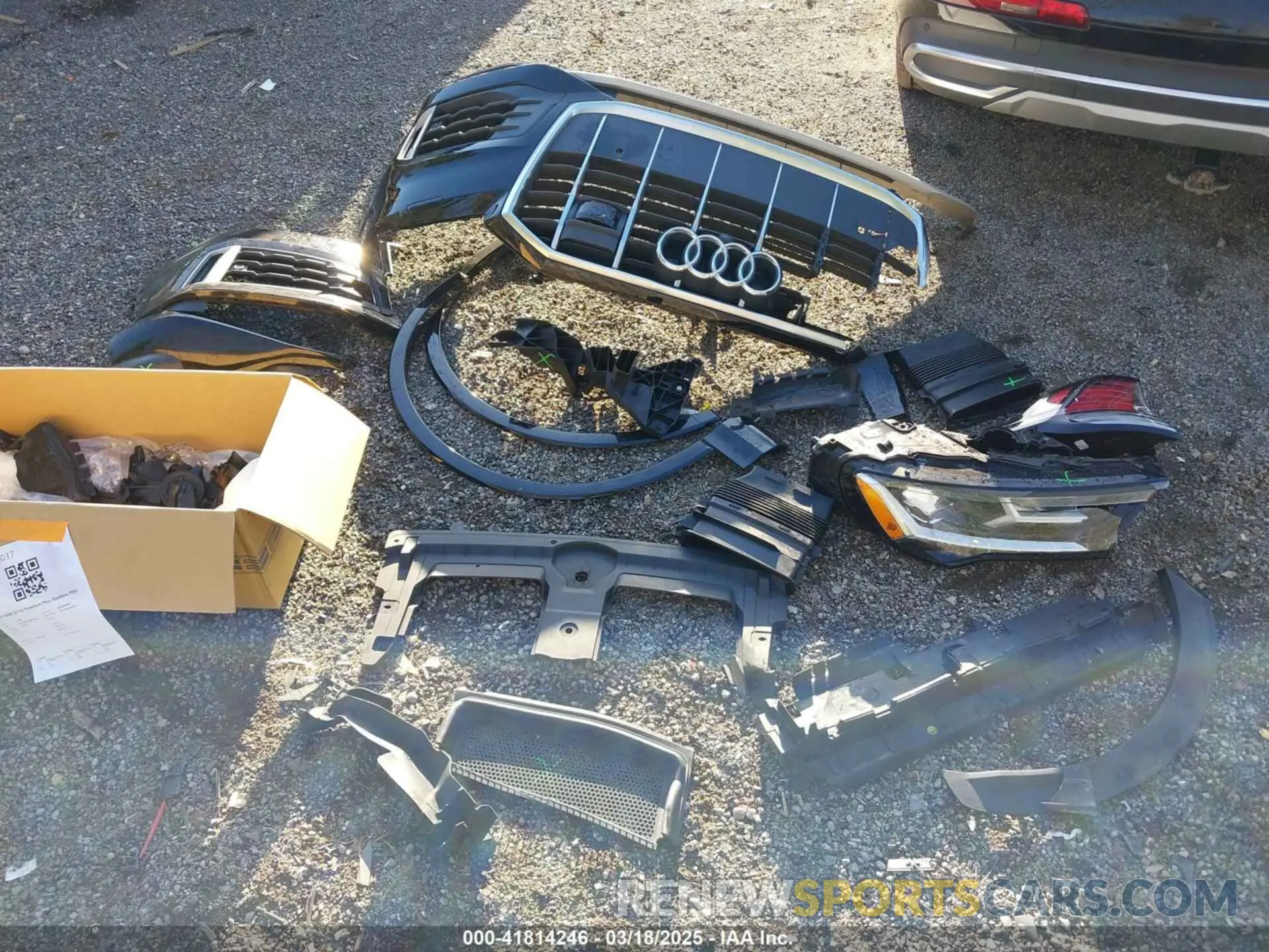 12 Photograph of a damaged car WA1LXBF74ND017516 AUDI Q7 2022