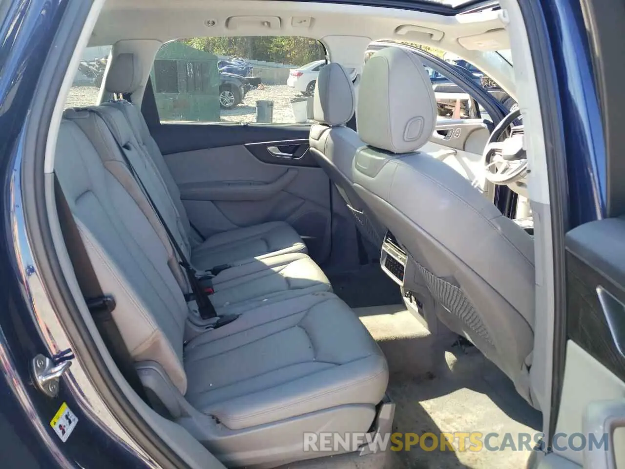 11 Photograph of a damaged car WA1LXBF76ND016075 AUDI Q7 2022