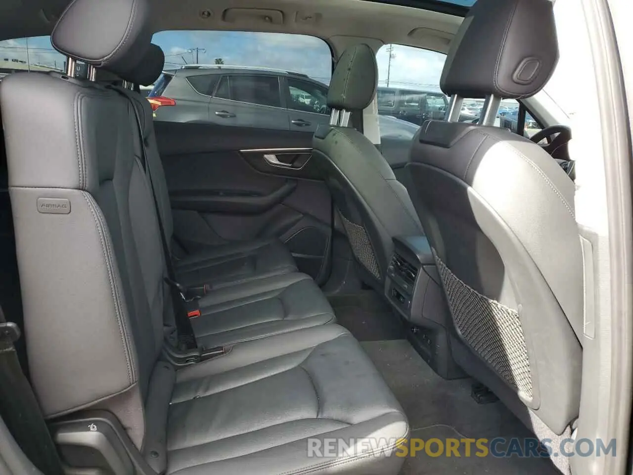 11 Photograph of a damaged car WA1LXBF78ND020368 AUDI Q7 2022