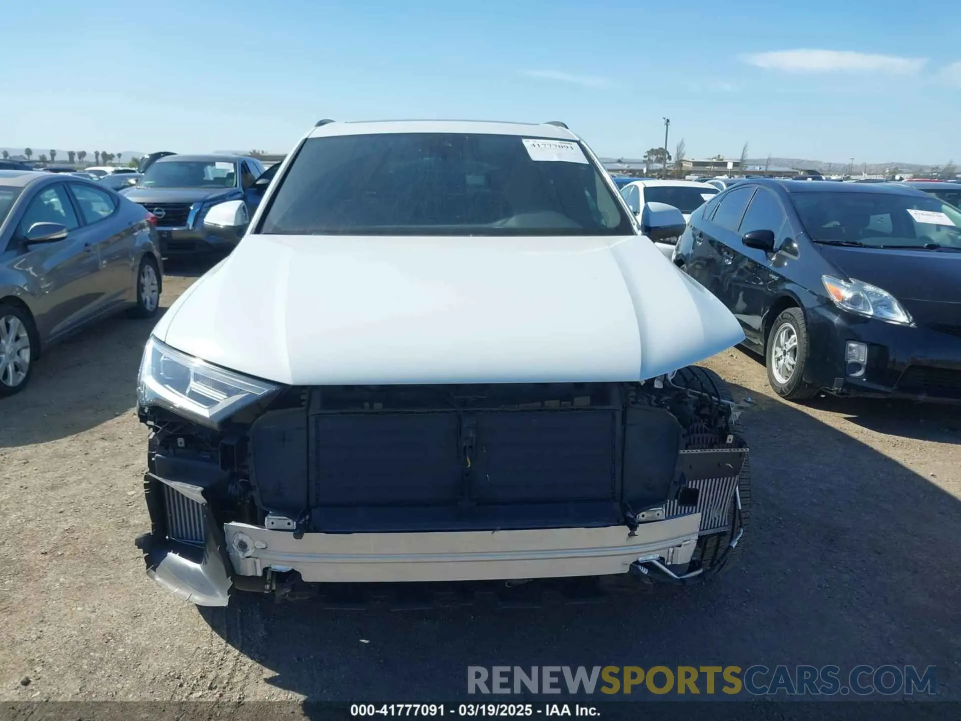 13 Photograph of a damaged car WA1LXBF79ND004082 AUDI Q7 2022