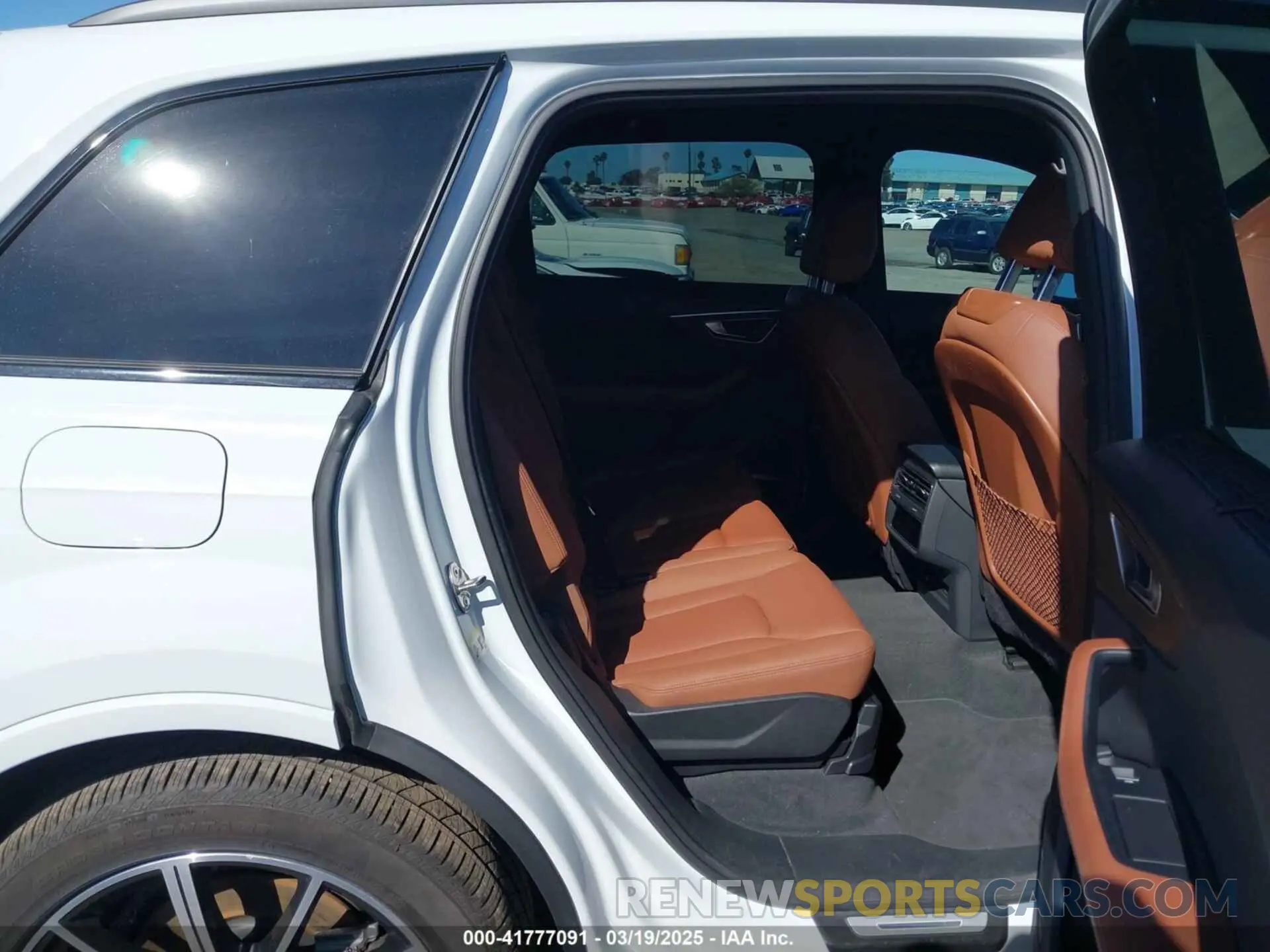 8 Photograph of a damaged car WA1LXBF79ND004082 AUDI Q7 2022