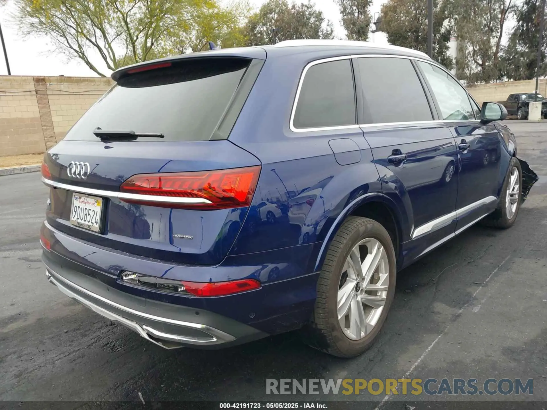 4 Photograph of a damaged car WA1LXBF7XND020534 AUDI Q7 2022