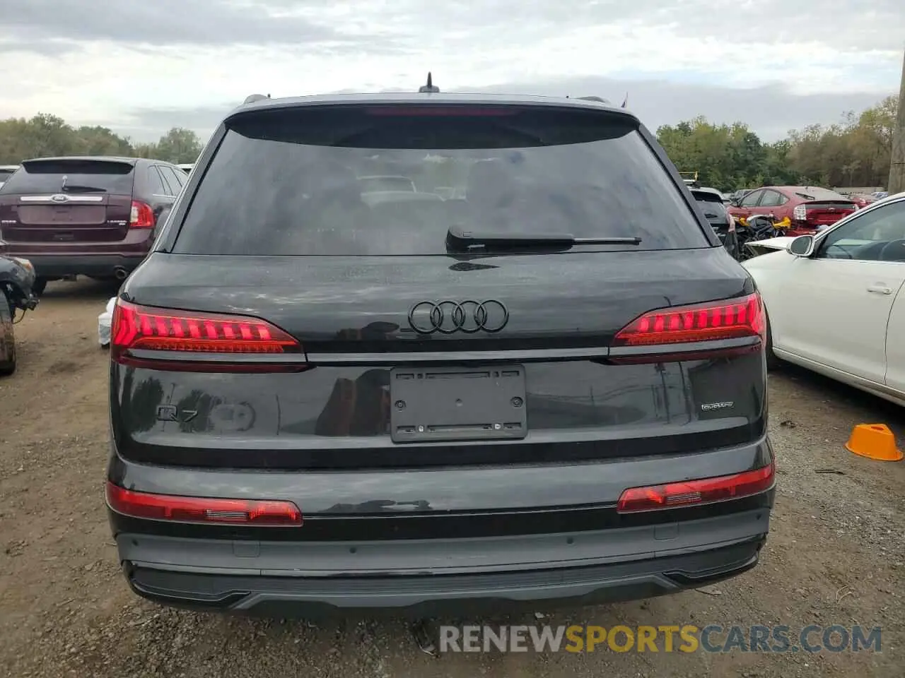 6 Photograph of a damaged car WA1VXBF72ND013487 AUDI Q7 2022