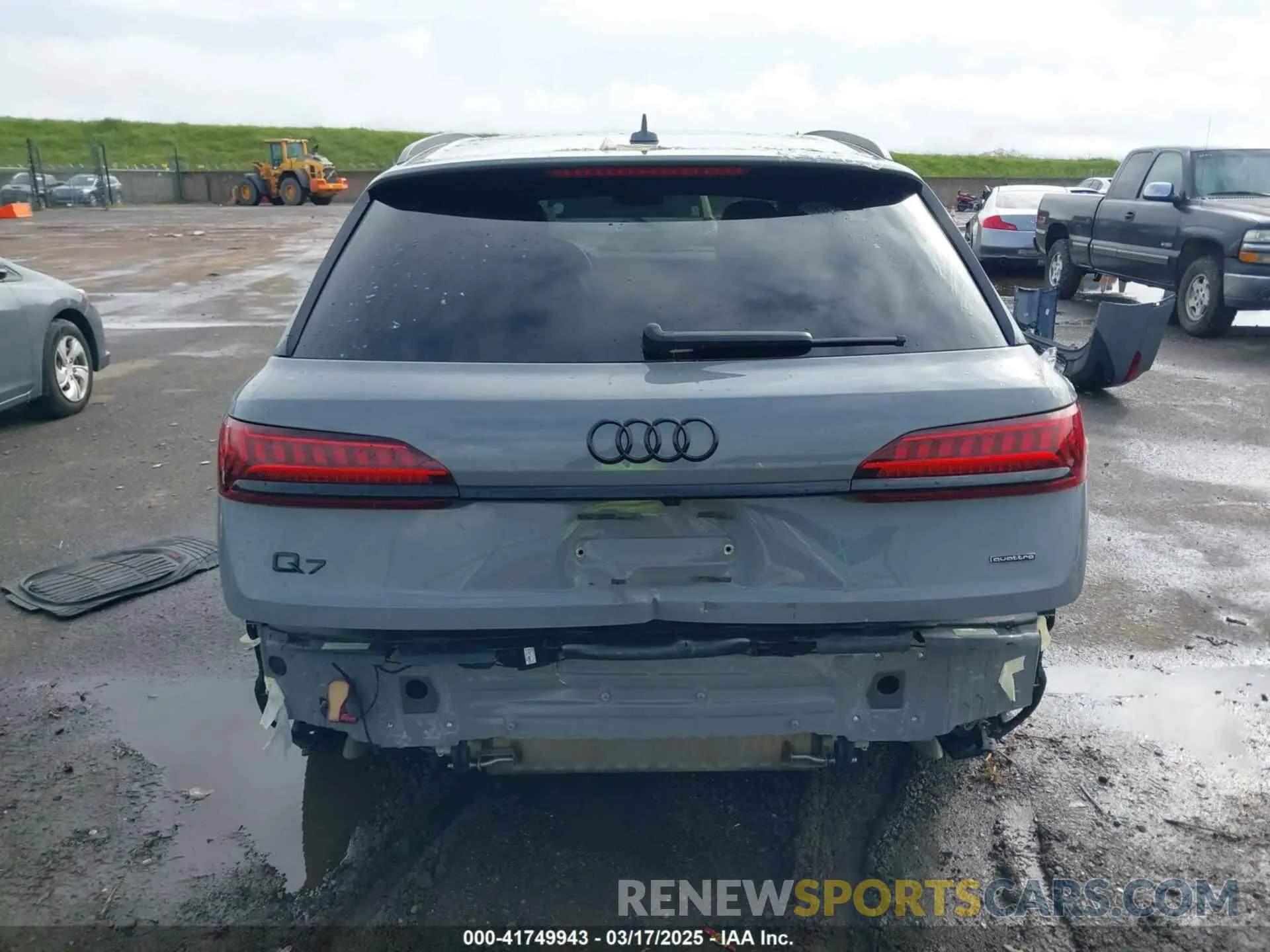 17 Photograph of a damaged car WA1VXBF79ND019948 AUDI Q7 2022