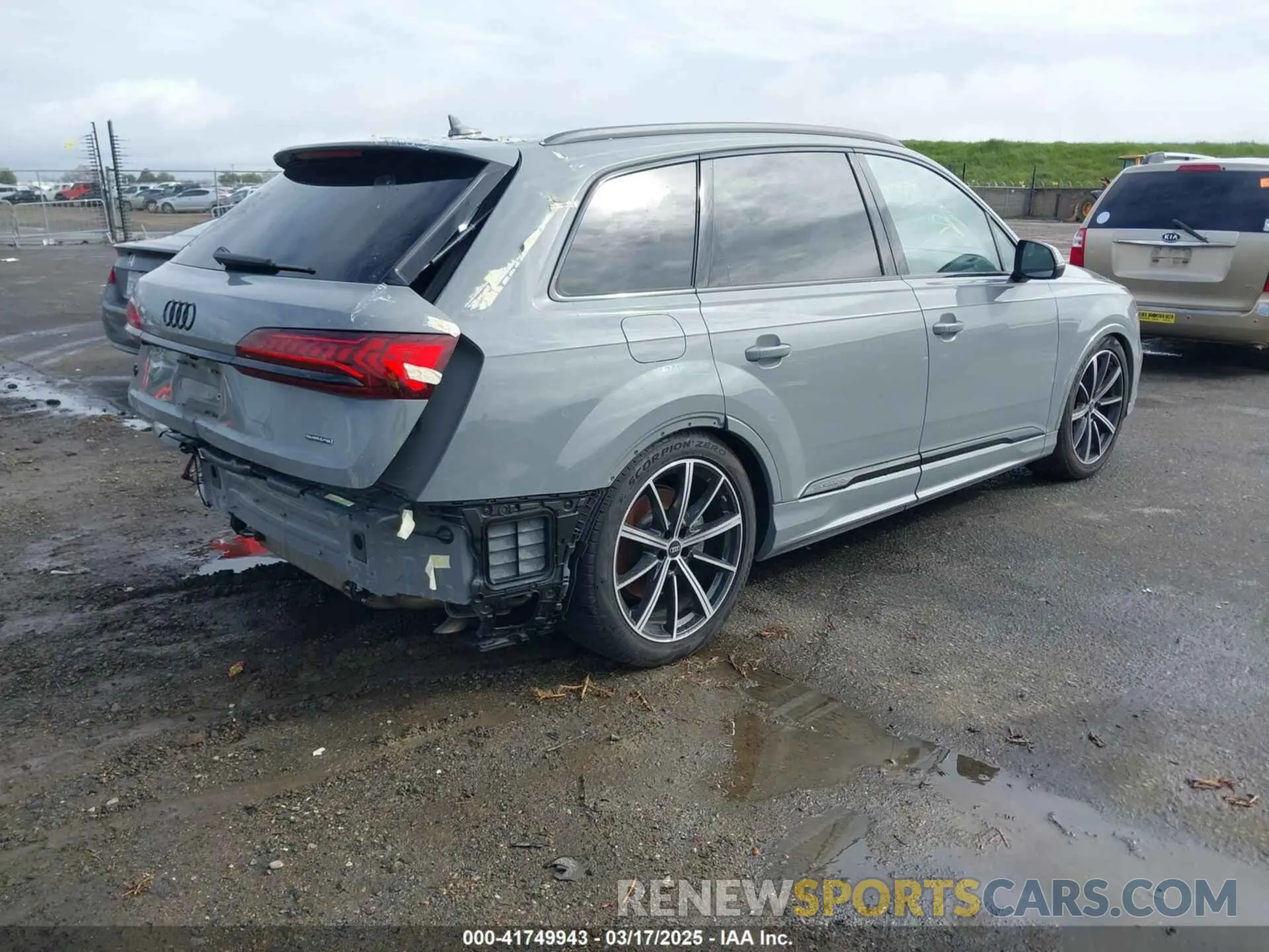 4 Photograph of a damaged car WA1VXBF79ND019948 AUDI Q7 2022
